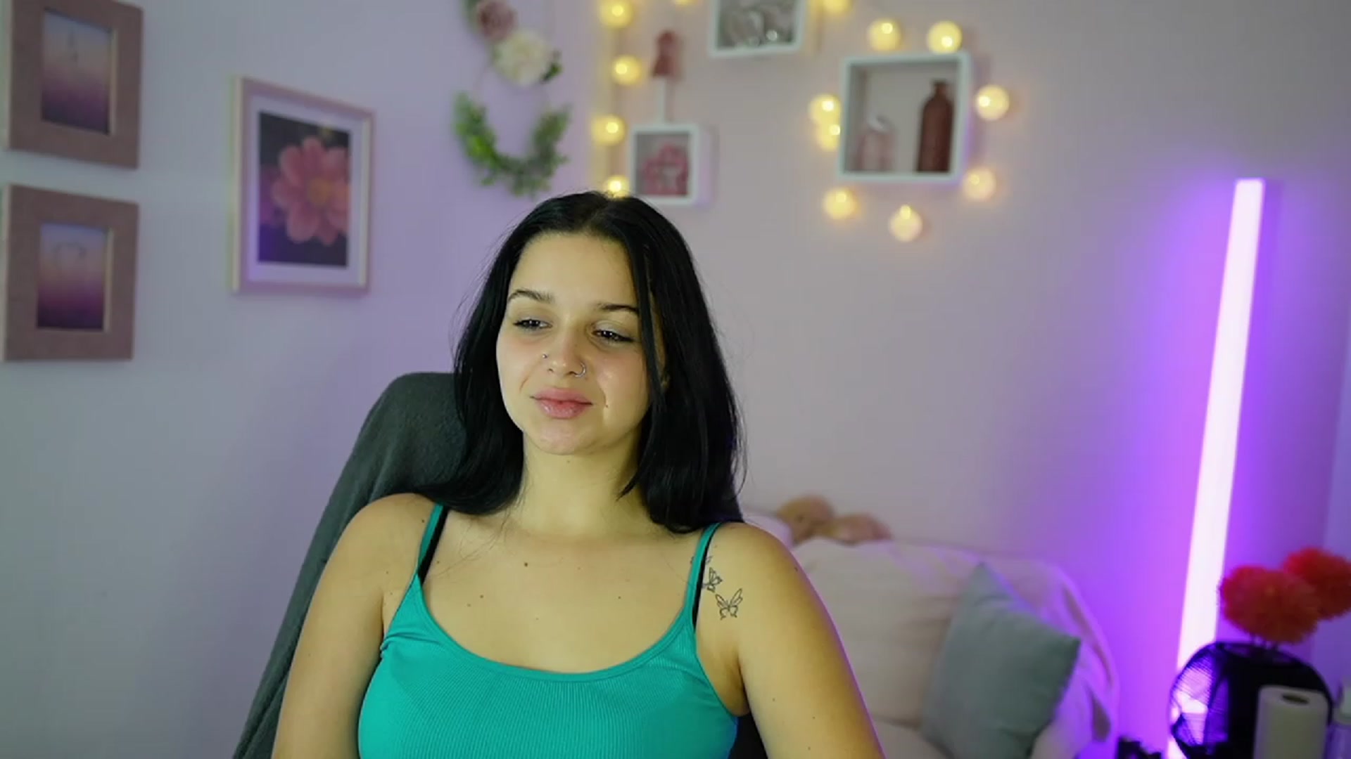 Gallery image thumbnail from Sola_Zola18's myfreecams stream on, 10/21/2023, 20:16 image 17 of 20