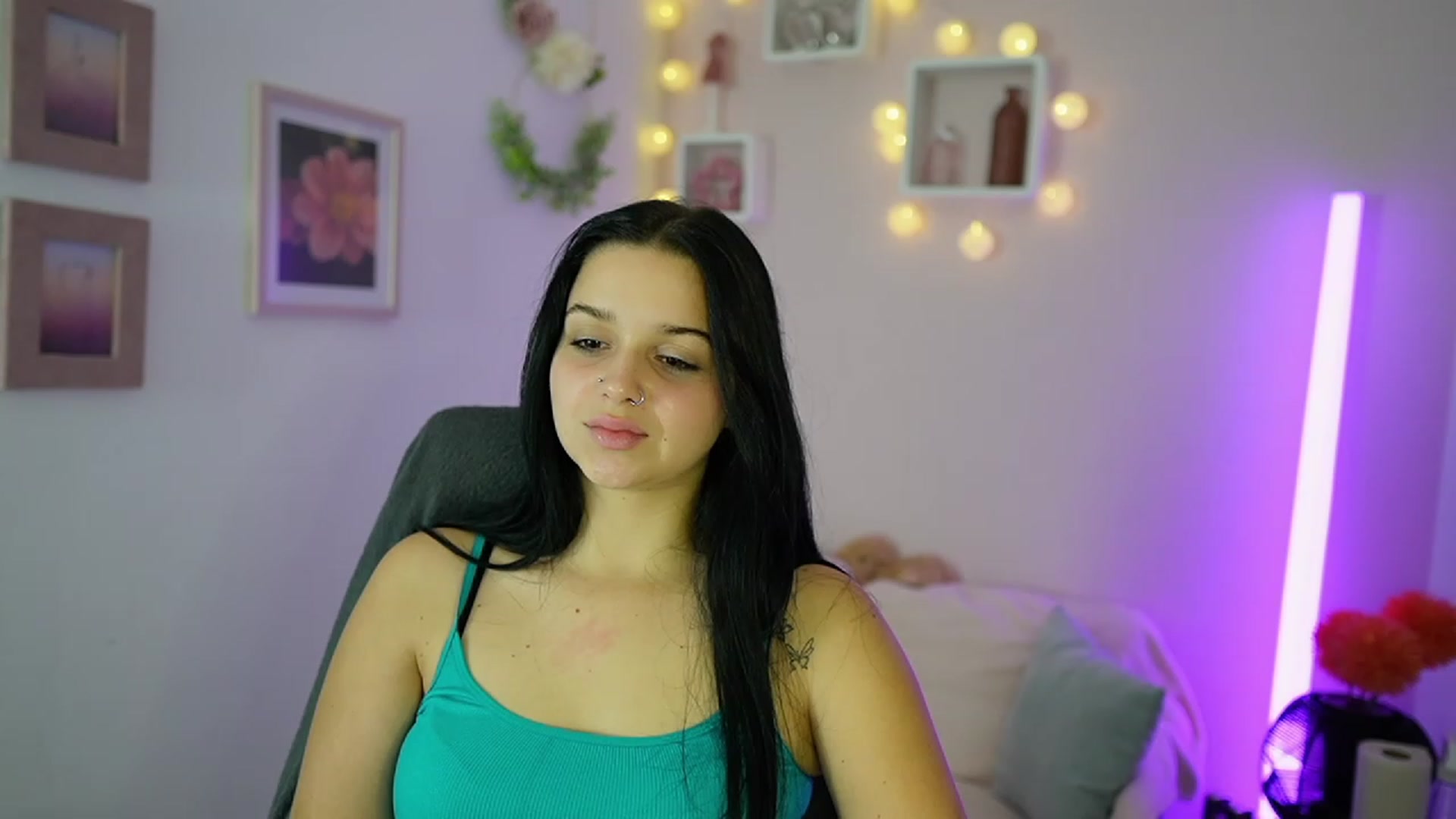 Gallery image thumbnail from Sola_Zola18's myfreecams stream on, 10/21/2023, 20:16 image 11 of 20