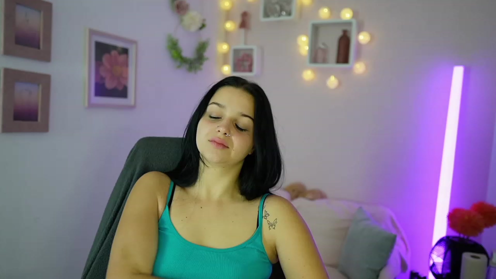 Gallery image thumbnail from Sola_Zola18's myfreecams stream on, 10/21/2023, 20:16 image 19 of 20