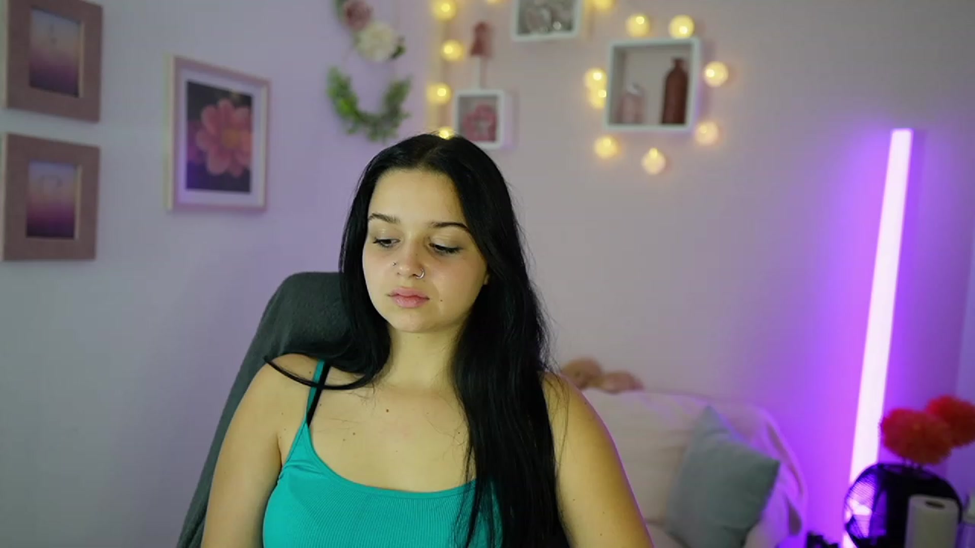 Gallery image thumbnail from Sola_Zola18's myfreecams stream on, 10/21/2023, 20:16 image 12 of 20
