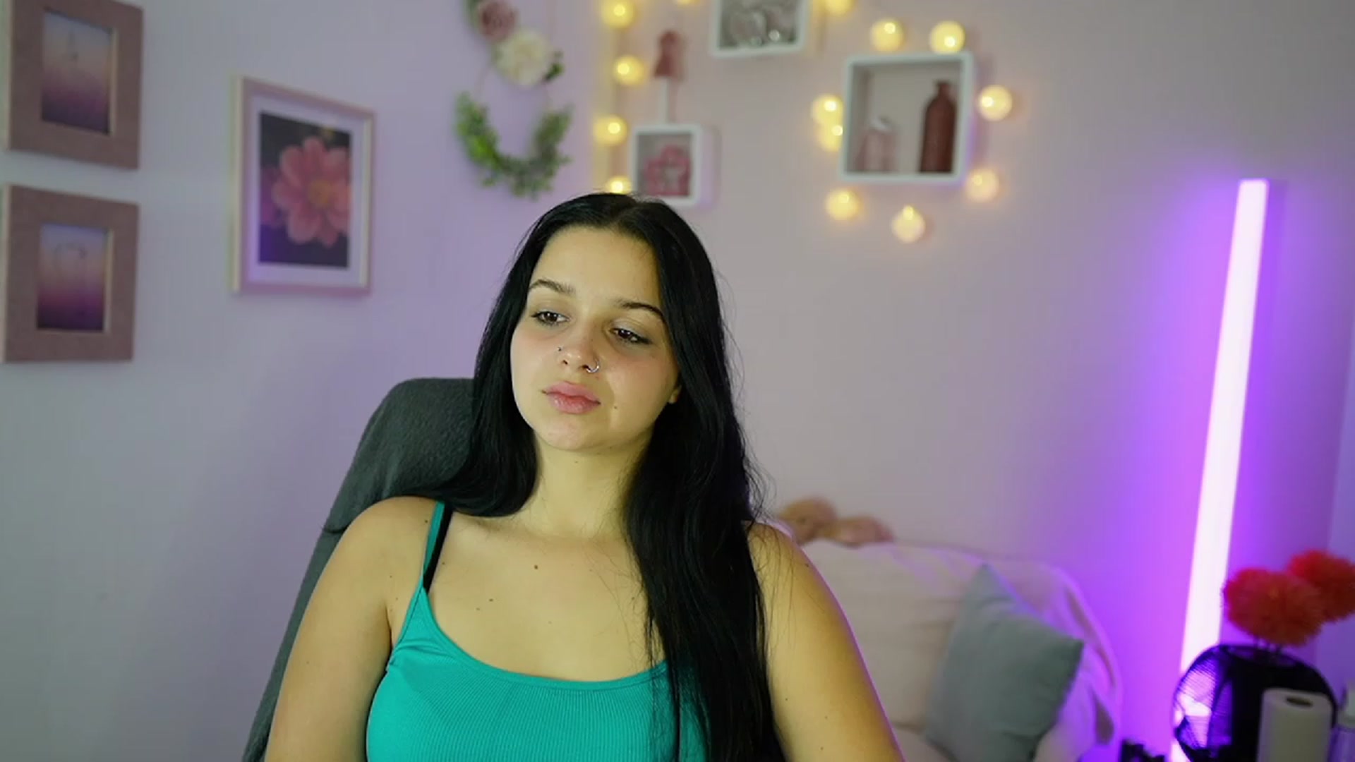 Gallery image thumbnail from Sola_Zola18's myfreecams stream on, 10/21/2023, 20:16 image 14 of 20