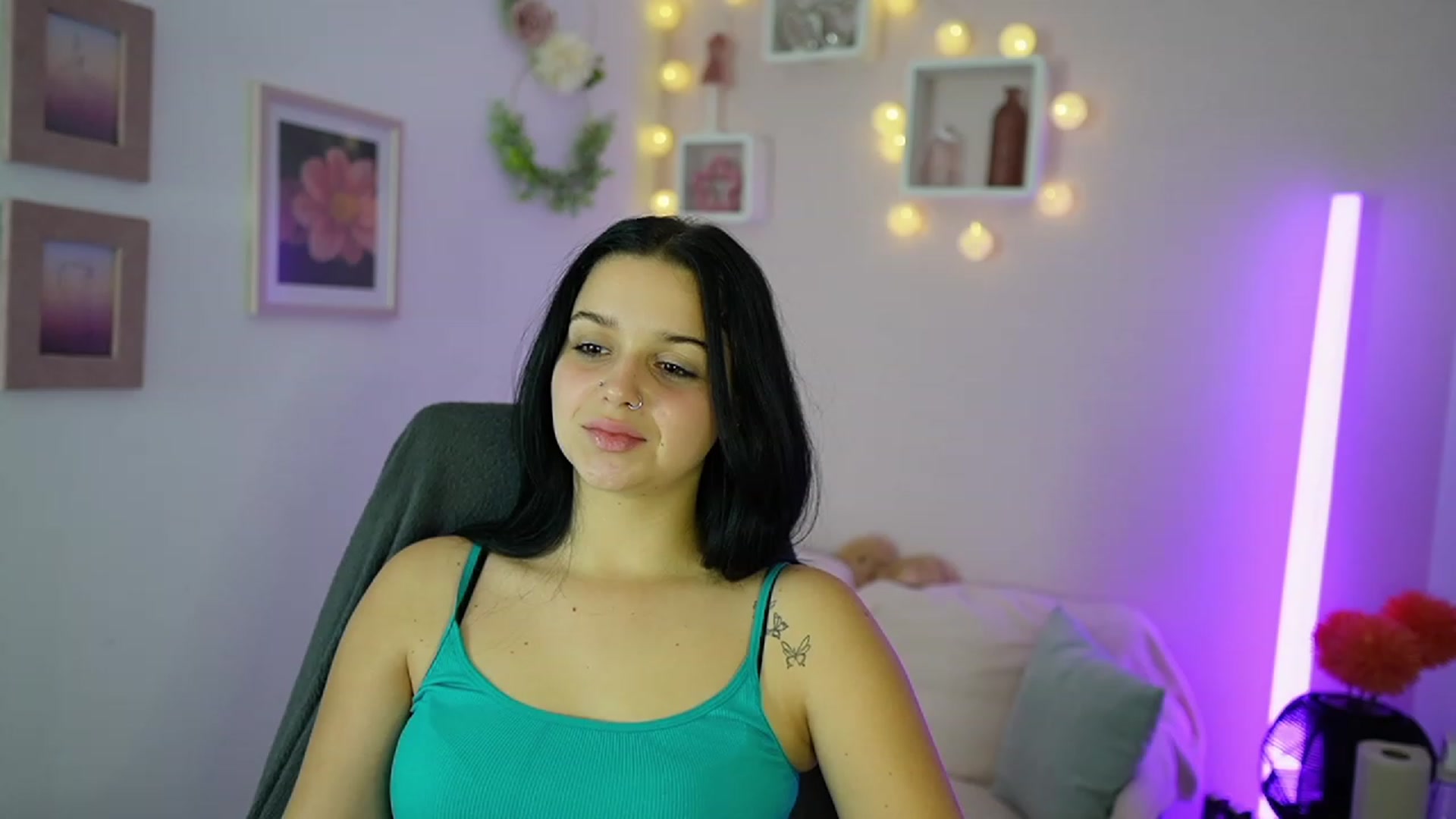 Gallery image thumbnail from Sola_Zola18's myfreecams stream on, 10/21/2023, 20:16 image 18 of 20
