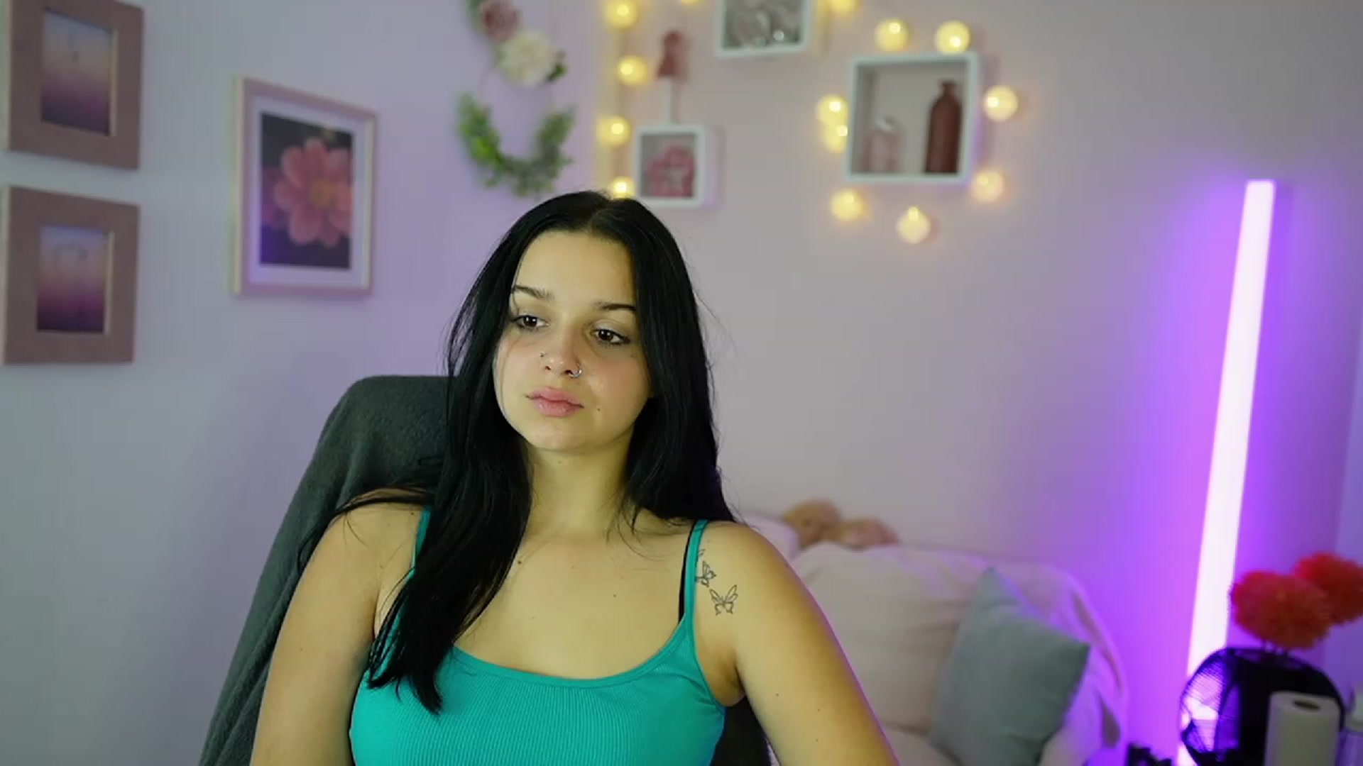 Gallery image thumbnail from Sola_Zola18's myfreecams stream on, 10/21/2023, 20:16 image 3 of 20