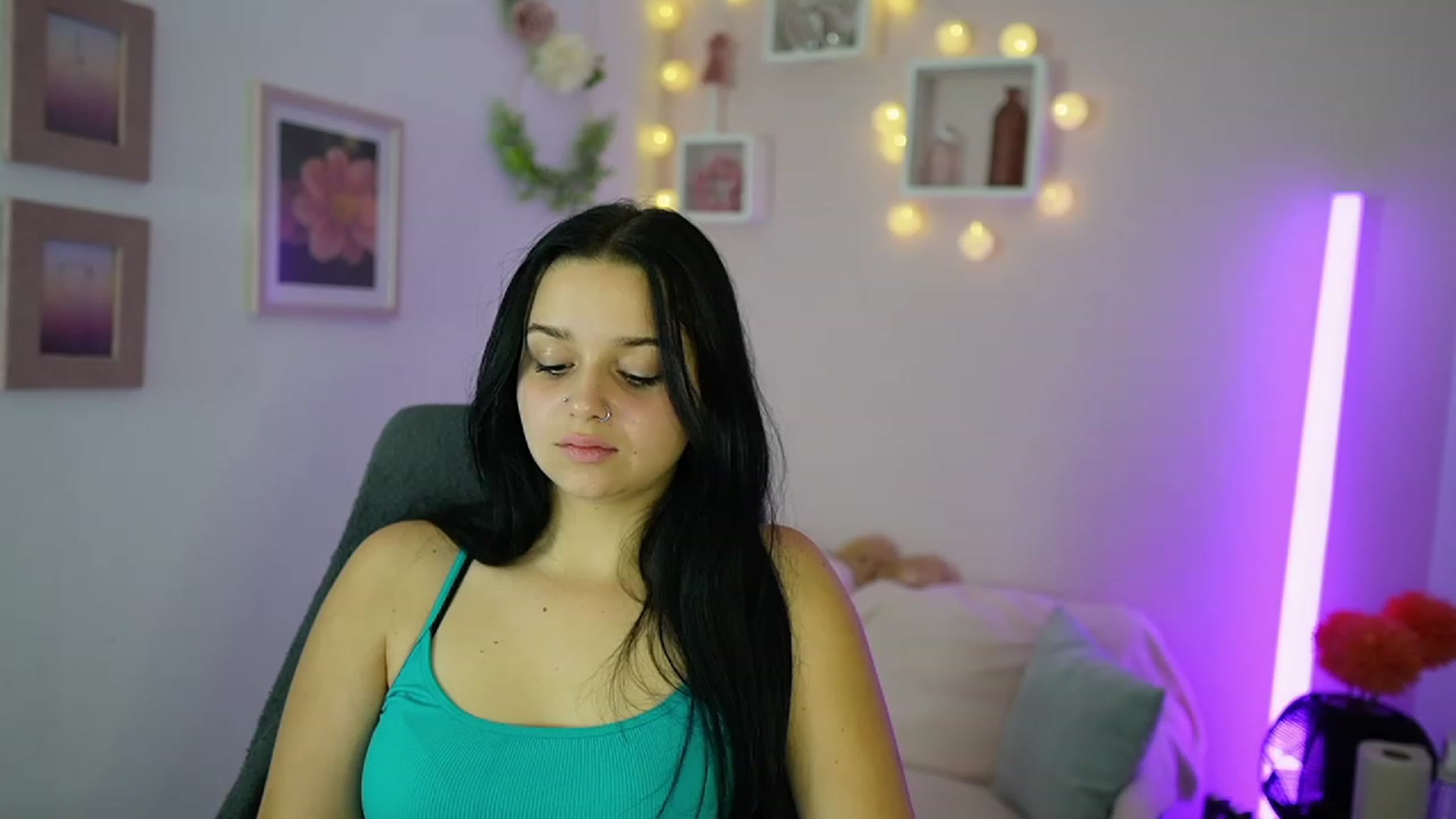 Gallery image thumbnail from Sola_Zola18's myfreecams stream on, 10/21/2023, 22:01 image 14 of 20