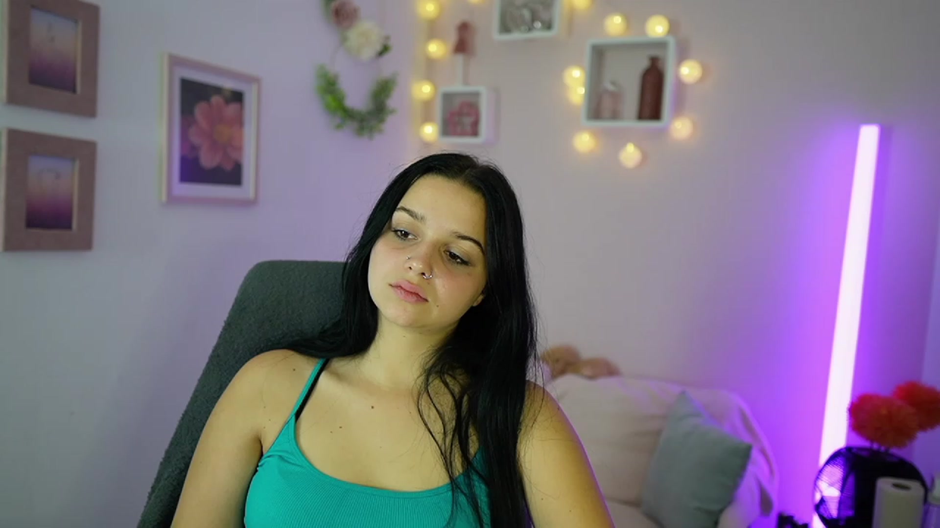 Gallery image thumbnail from Sola_Zola18's myfreecams stream on, 10/21/2023, 22:01 image 7 of 20