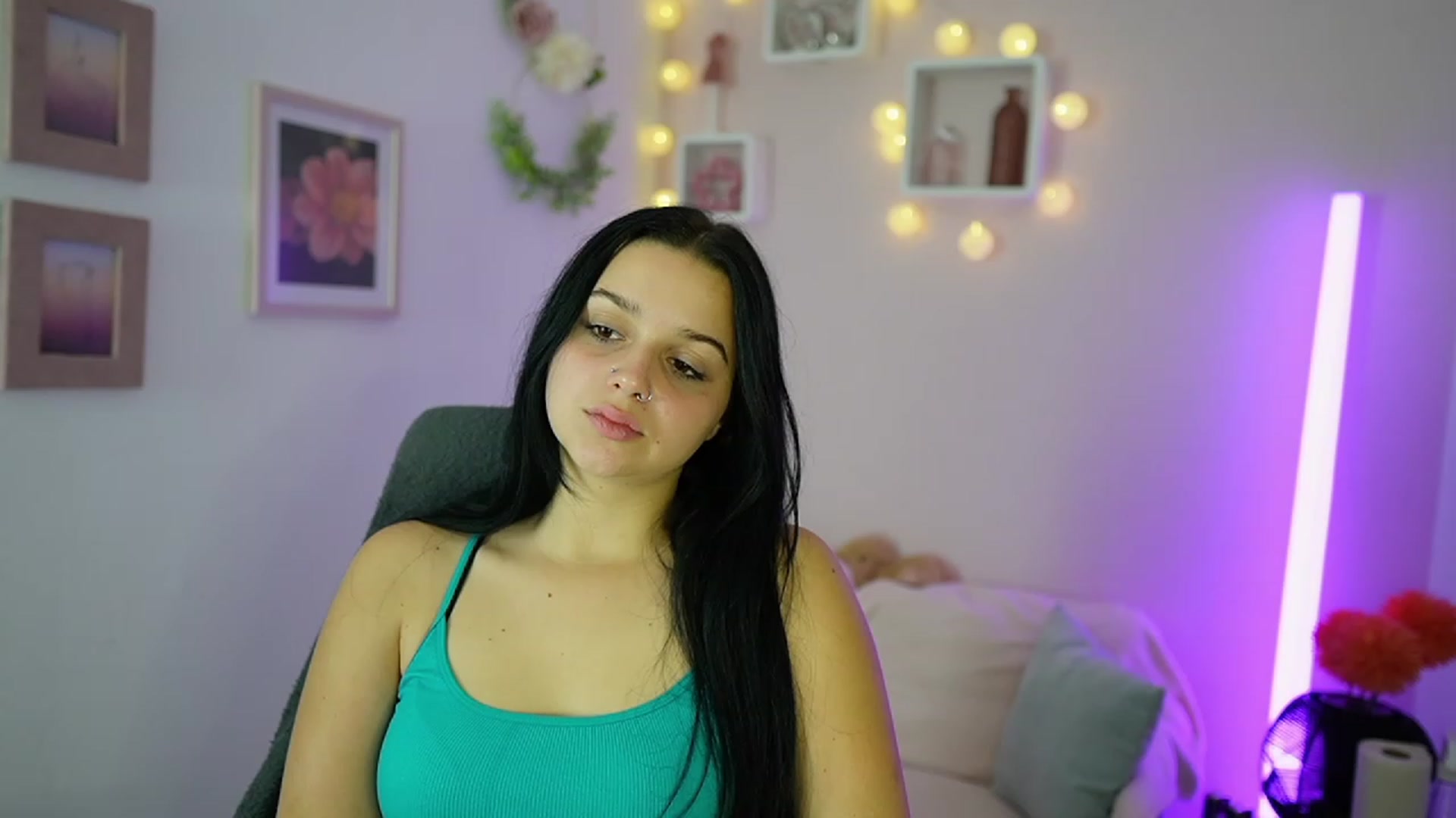 Gallery image thumbnail from Sola_Zola18's myfreecams stream on, 10/21/2023, 22:01 image 12 of 20