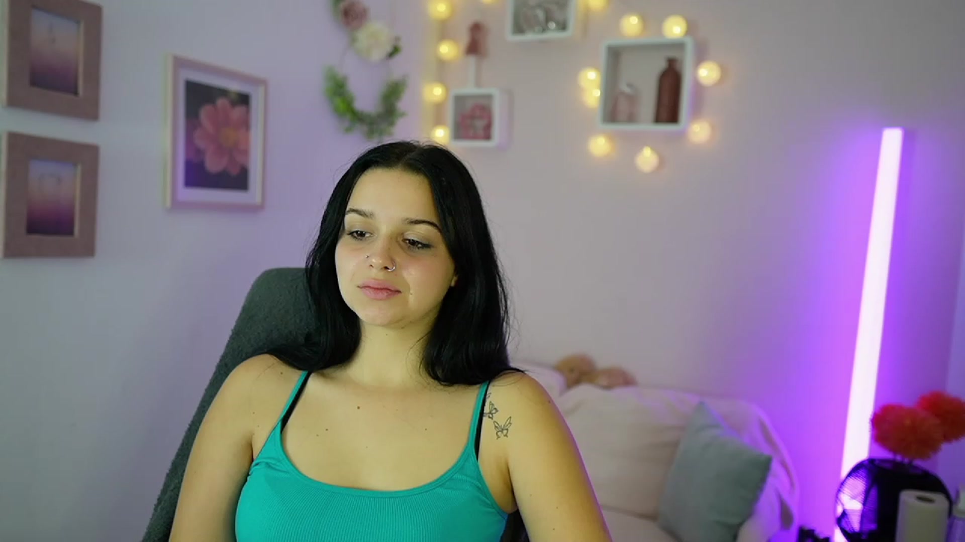 Gallery image thumbnail from Sola_Zola18's myfreecams stream on, 10/21/2023, 22:01 image 4 of 20