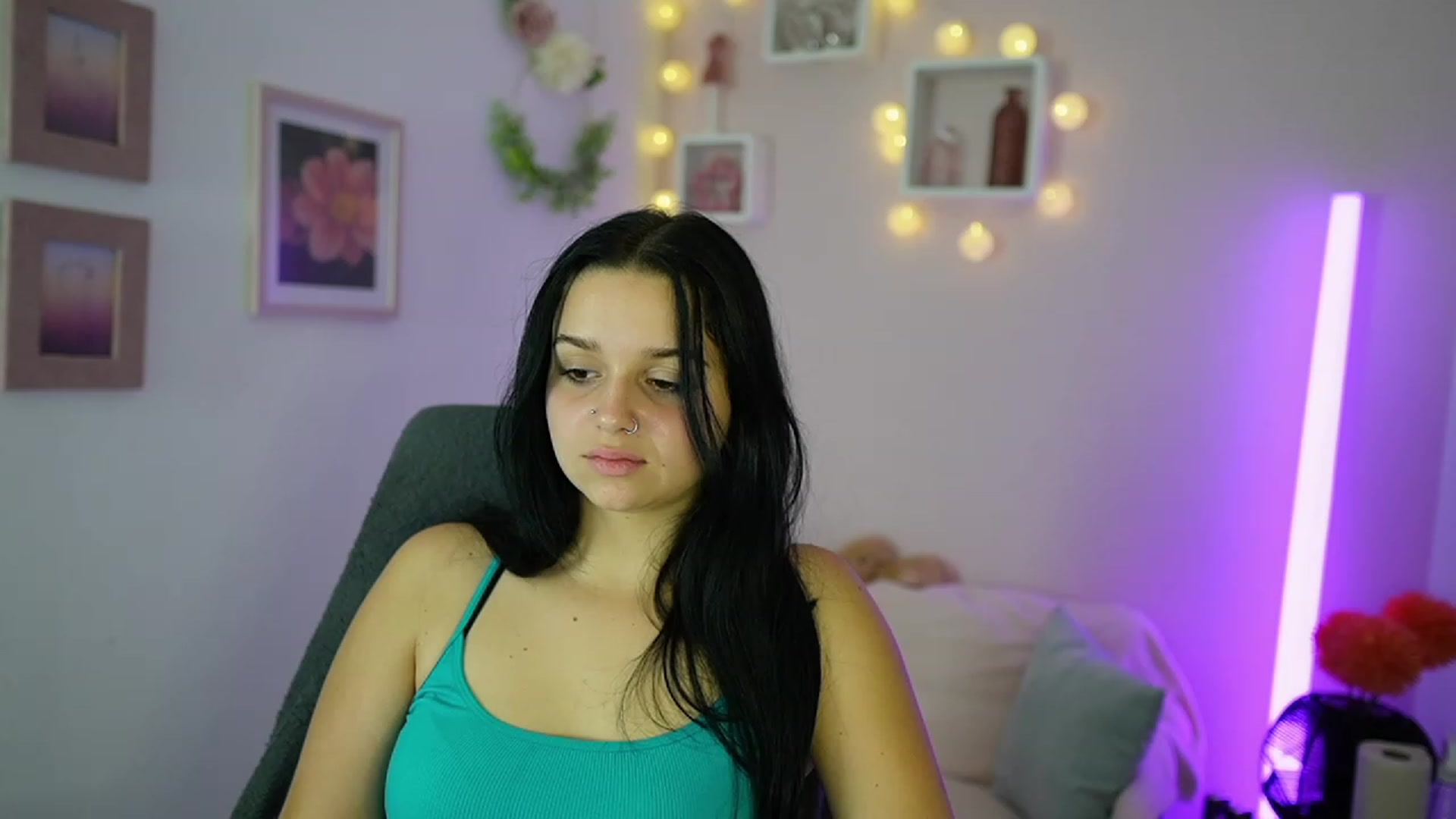 Gallery image thumbnail from Sola_Zola18's myfreecams stream on, 10/21/2023, 22:01 image 15 of 20