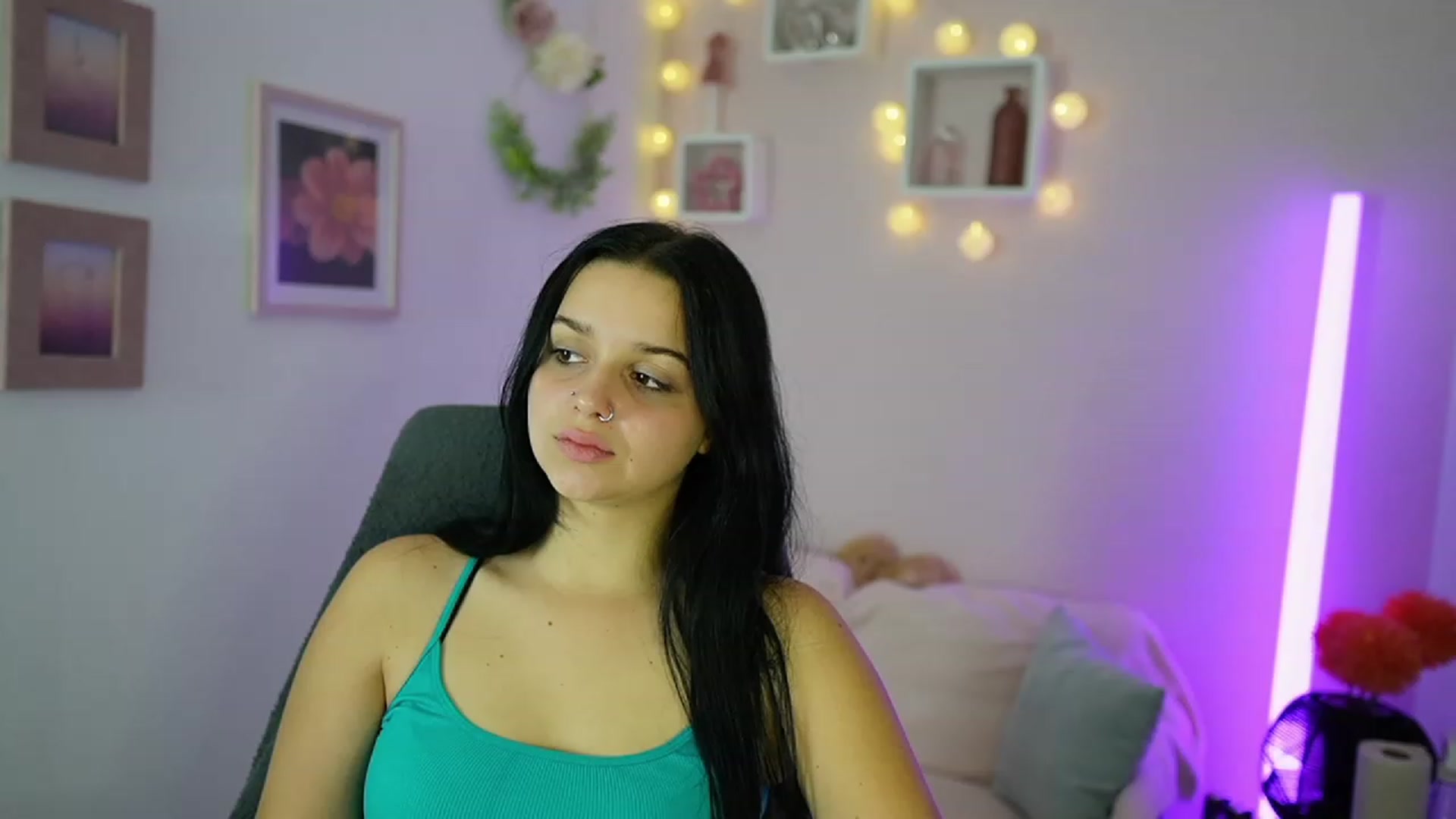 Gallery image thumbnail from Sola_Zola18's myfreecams stream on, 10/21/2023, 22:01 image 10 of 20