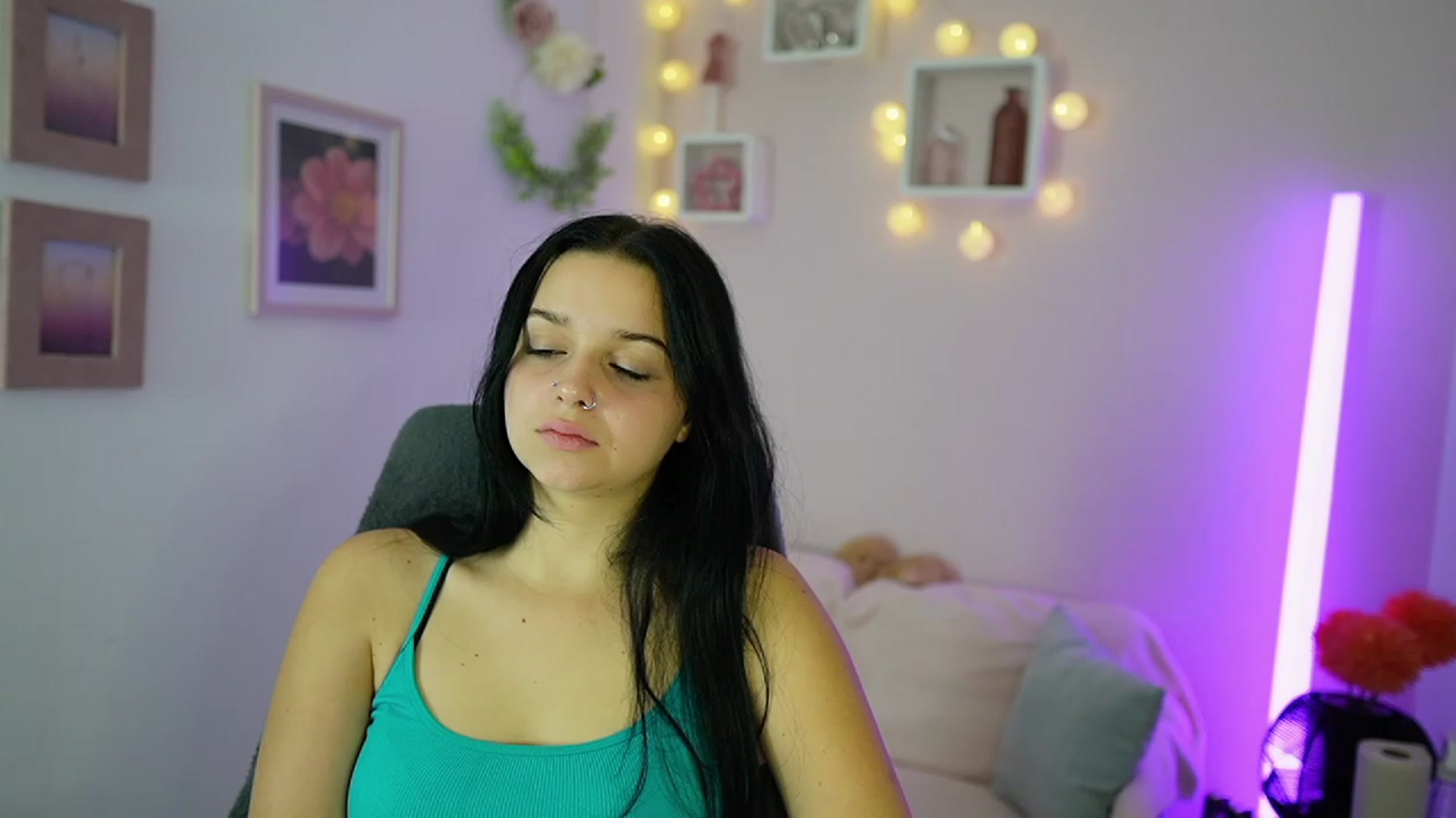 Gallery image thumbnail from Sola_Zola18's myfreecams stream on, 10/21/2023, 22:01 image 9 of 20