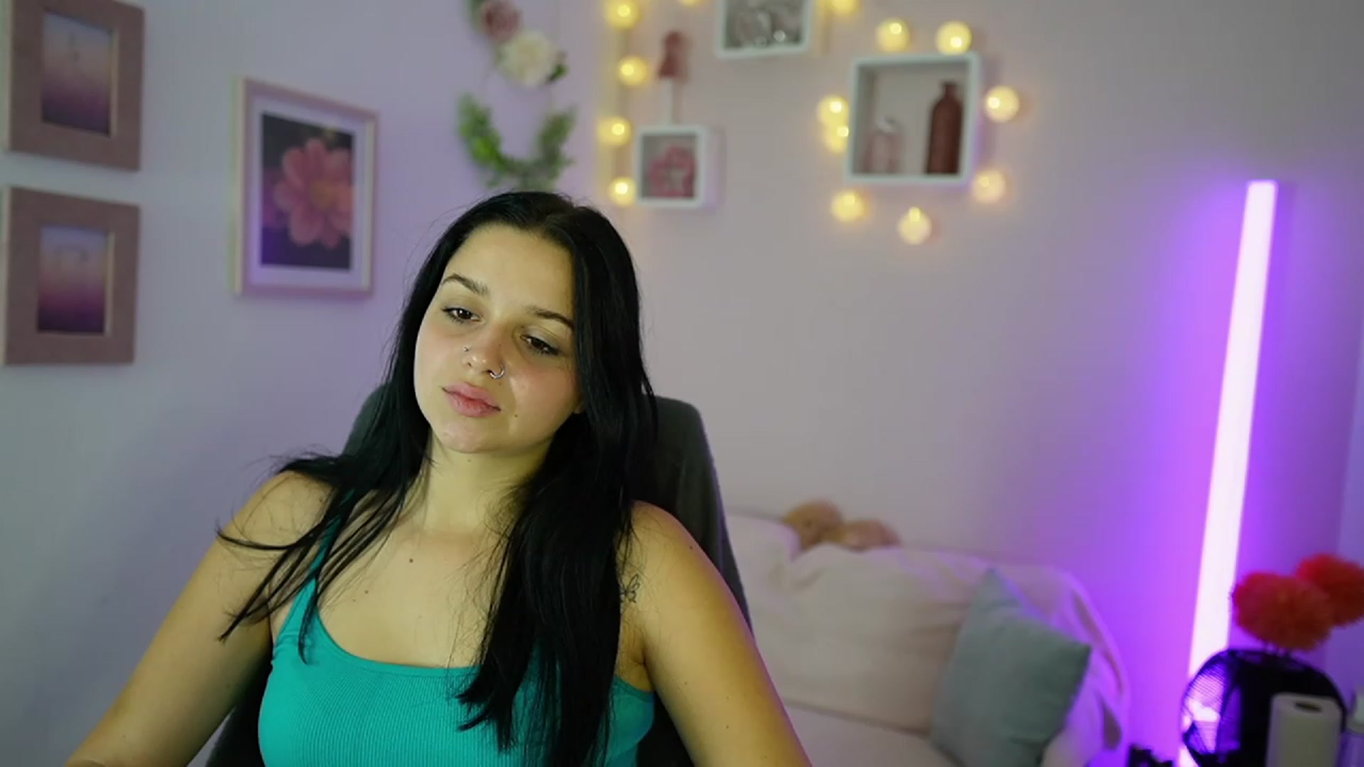 Gallery image thumbnail from Sola_Zola18's myfreecams stream on, 10/21/2023, 22:01 image 19 of 20