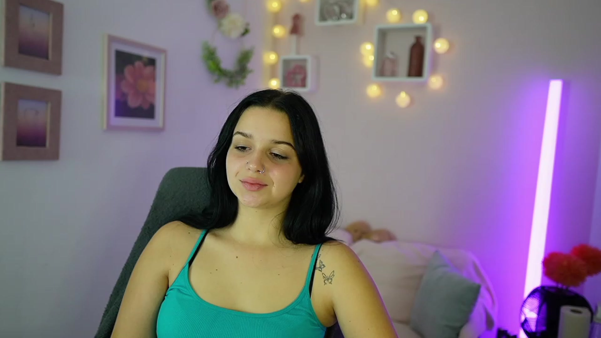 Gallery image thumbnail from Sola_Zola18's myfreecams stream on, 10/21/2023, 22:01 image 2 of 20