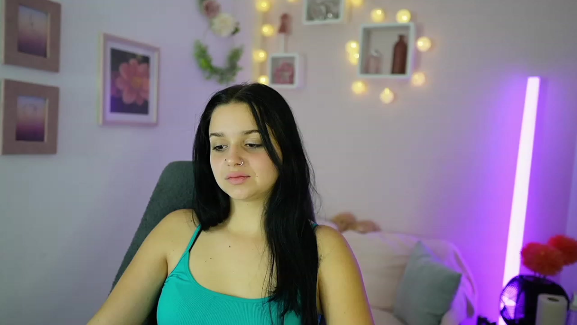 Gallery image thumbnail from Sola_Zola18's myfreecams stream on, 10/21/2023, 22:01 image 17 of 20