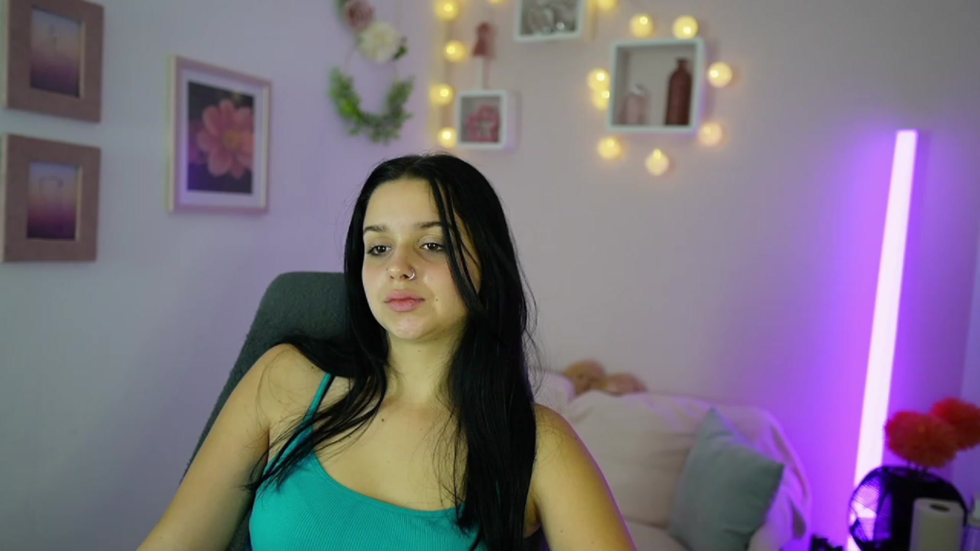 Gallery image thumbnail from Sola_Zola18's myfreecams stream on, 10/21/2023, 22:01 image 20 of 20