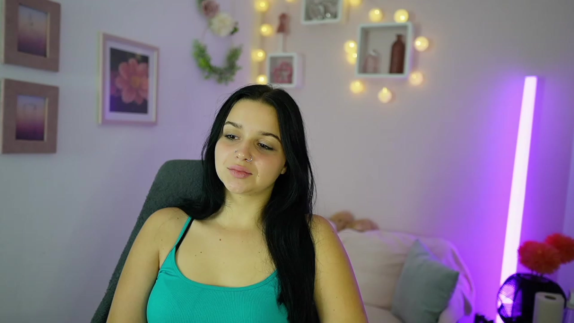 Gallery image thumbnail from Sola_Zola18's myfreecams stream on, 10/21/2023, 22:01 image 16 of 20
