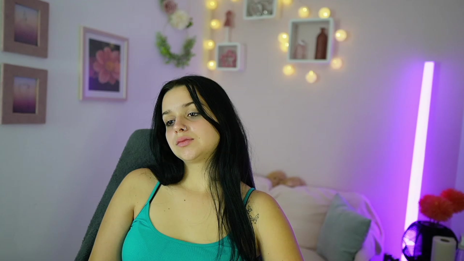 Gallery image thumbnail from Sola_Zola18's myfreecams stream on, 10/21/2023, 22:01 image 6 of 20
