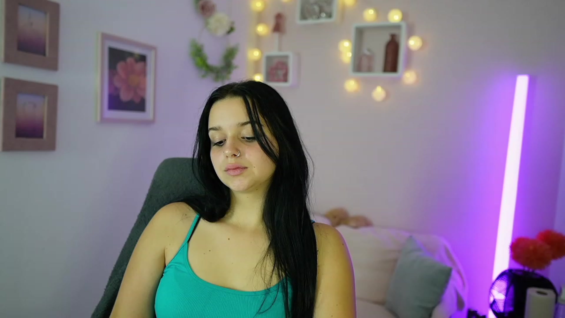Gallery image thumbnail from Sola_Zola18's myfreecams stream on, 10/21/2023, 22:01 image 13 of 20