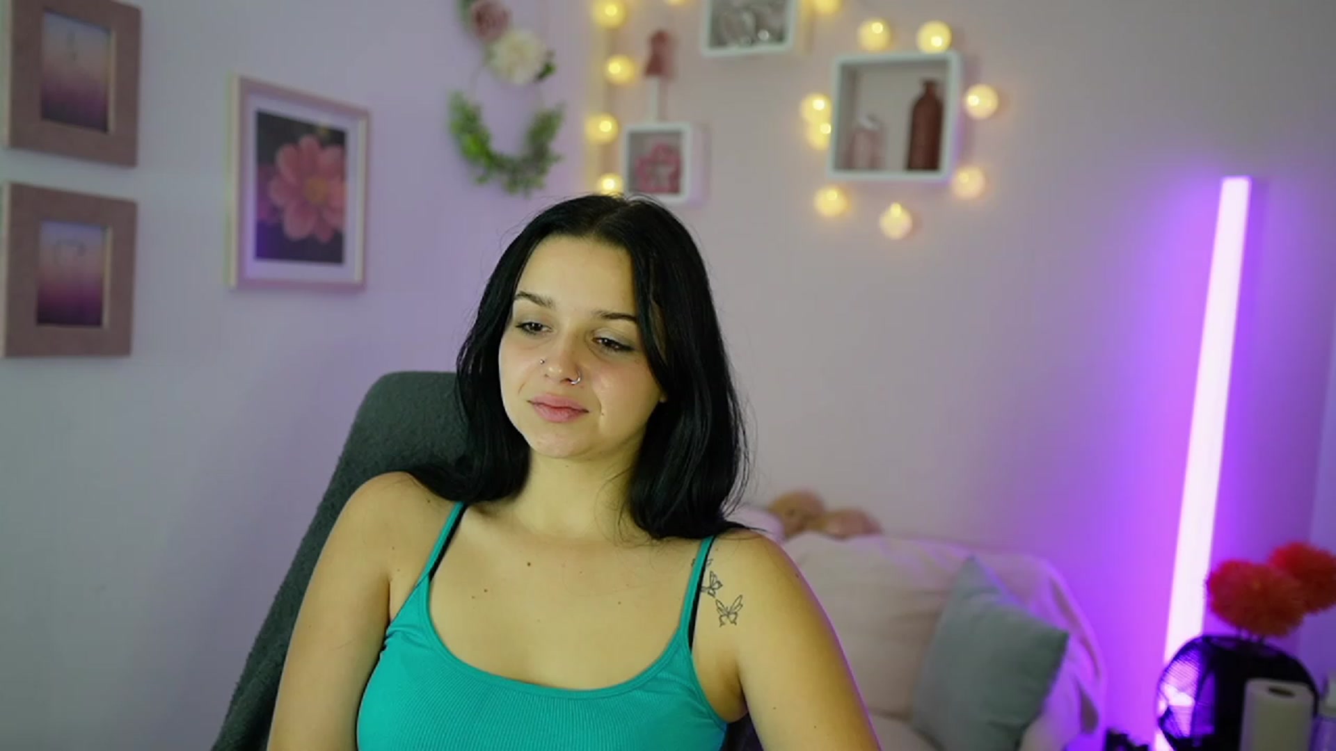Gallery image thumbnail from Sola_Zola18's myfreecams stream on, 10/21/2023, 22:01 image 1 of 20