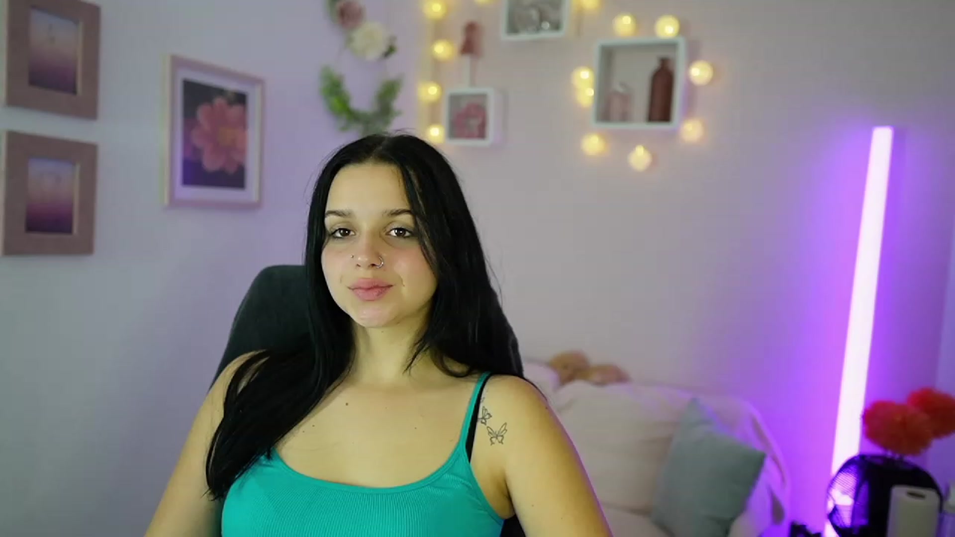 Gallery image thumbnail from Sola_Zola18's myfreecams stream on, 10/21/2023, 22:28 image 11 of 20