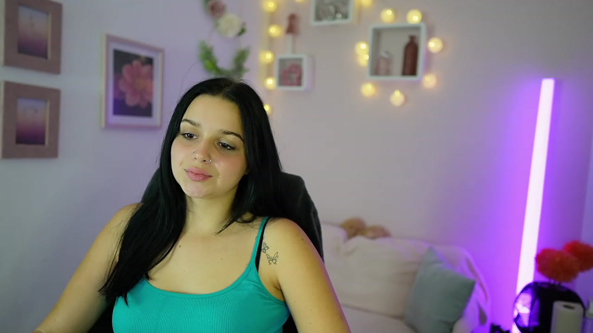 Gallery image thumbnail from Sola_Zola18's myfreecams stream on, 10/21/2023, 22:28 image 1 of 20