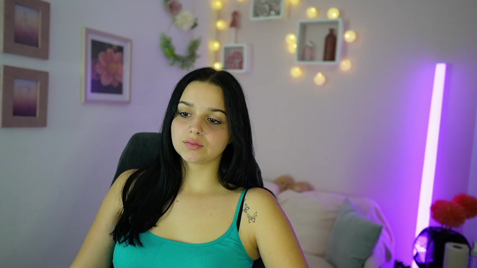 Gallery image thumbnail from Sola_Zola18's myfreecams stream on, 10/21/2023, 22:28 image 5 of 20