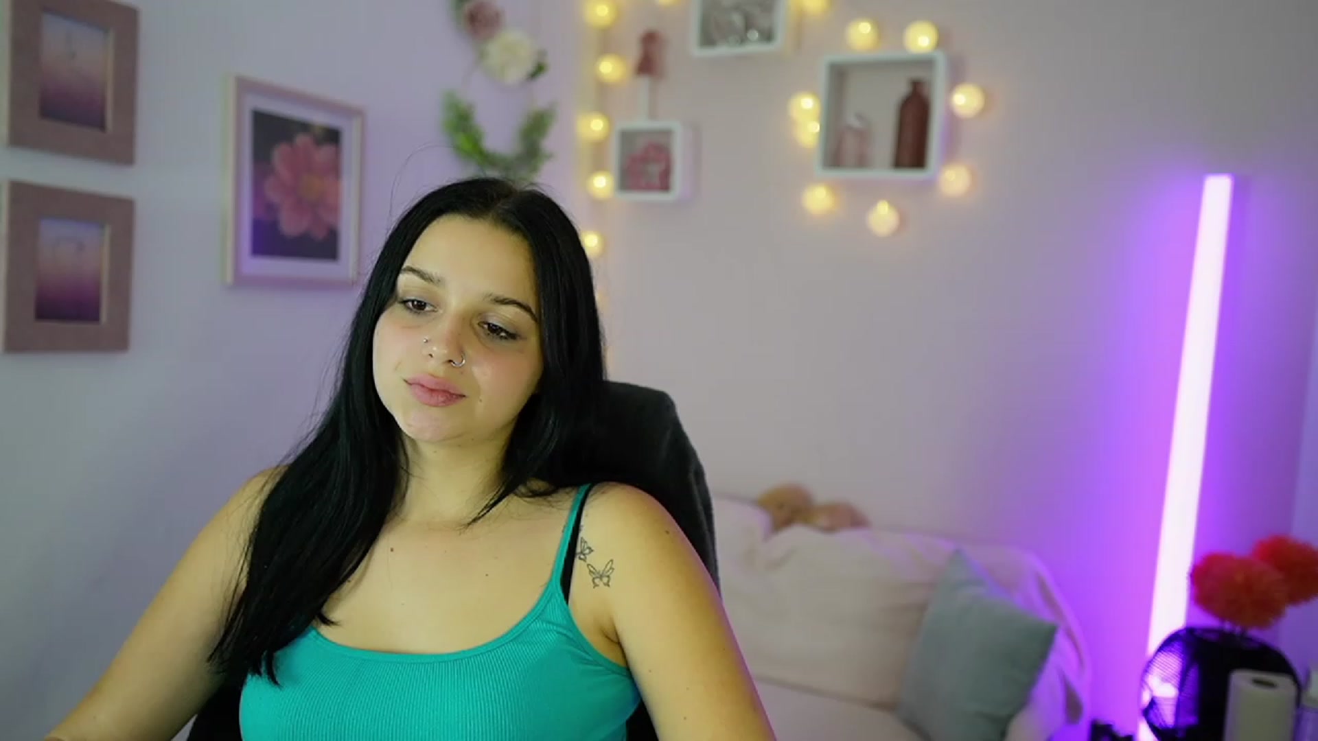 Gallery image thumbnail from Sola_Zola18's myfreecams stream on, 10/21/2023, 22:28 image 2 of 20