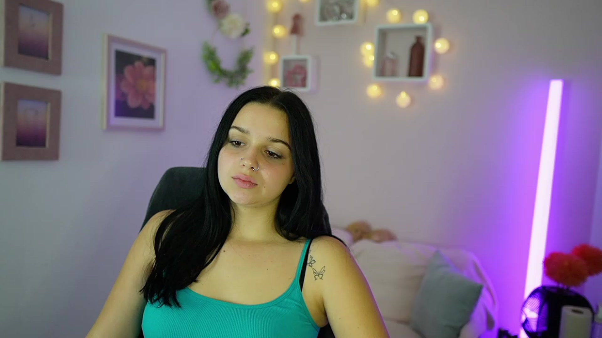 Gallery image thumbnail from Sola_Zola18's myfreecams stream on, 10/21/2023, 22:28 image 4 of 20