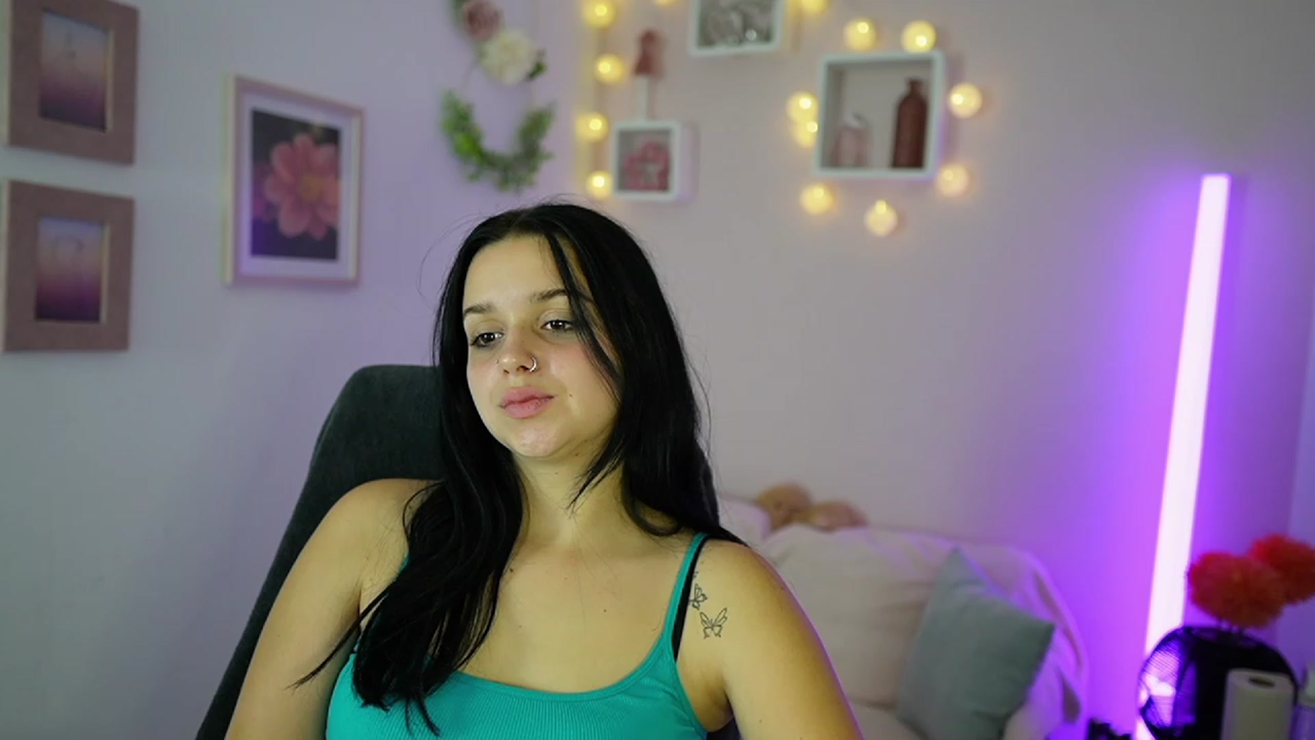 Gallery image thumbnail from Sola_Zola18's myfreecams stream on, 10/21/2023, 22:28 image 12 of 20
