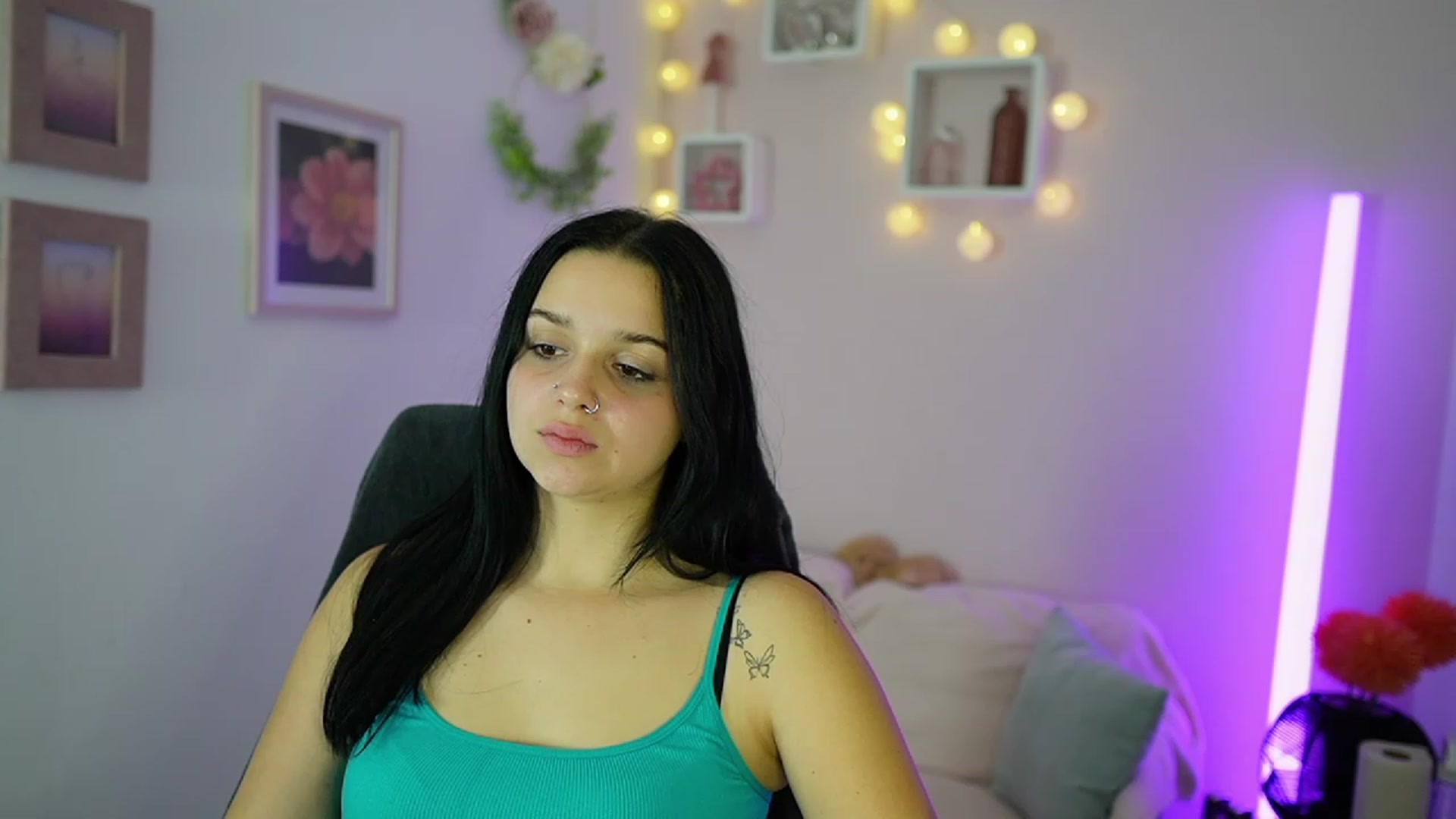 Gallery image thumbnail from Sola_Zola18's myfreecams stream on, 10/21/2023, 22:28 image 10 of 20