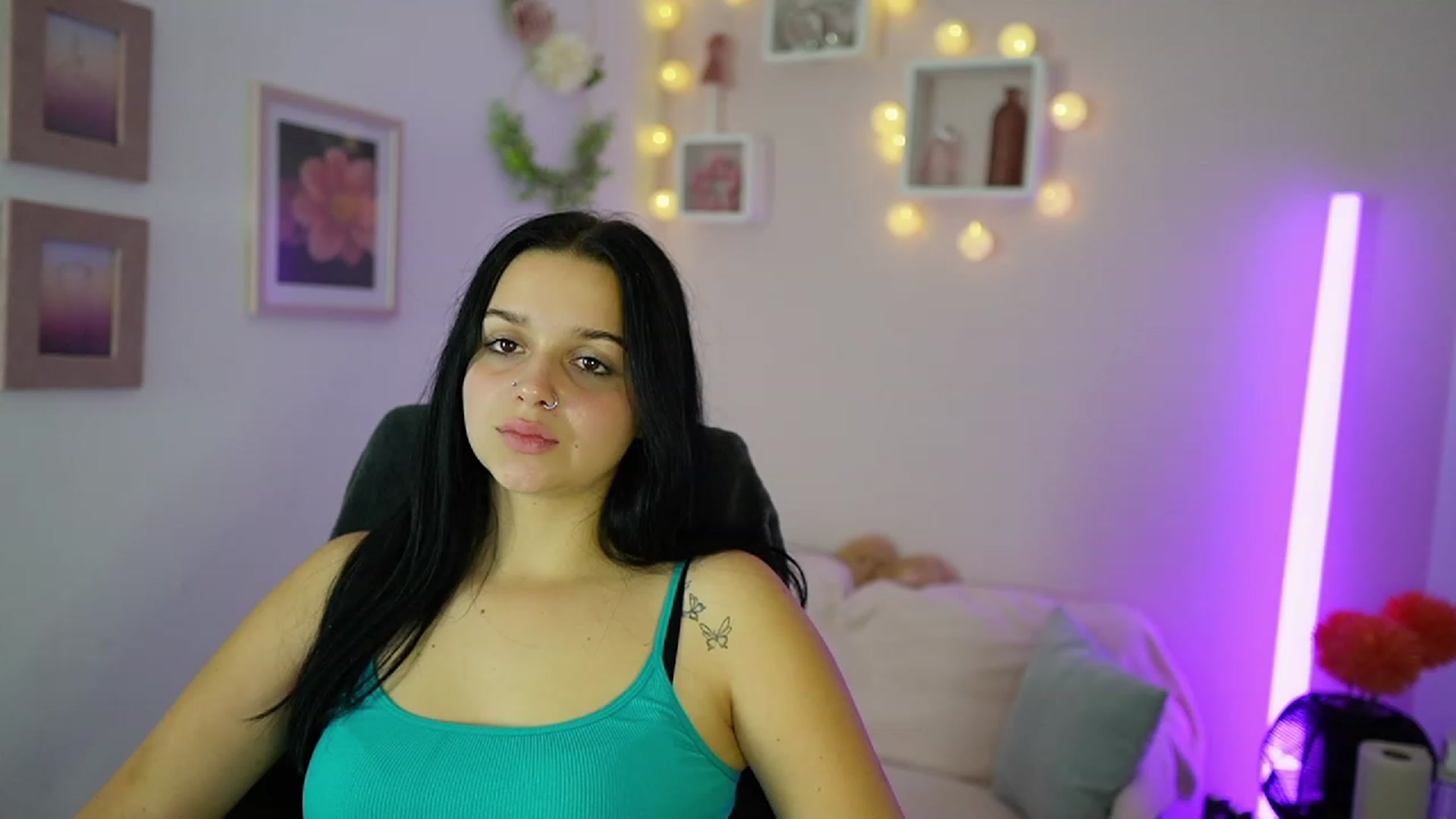 Gallery image thumbnail from Sola_Zola18's myfreecams stream on, 10/21/2023, 22:28 image 18 of 20