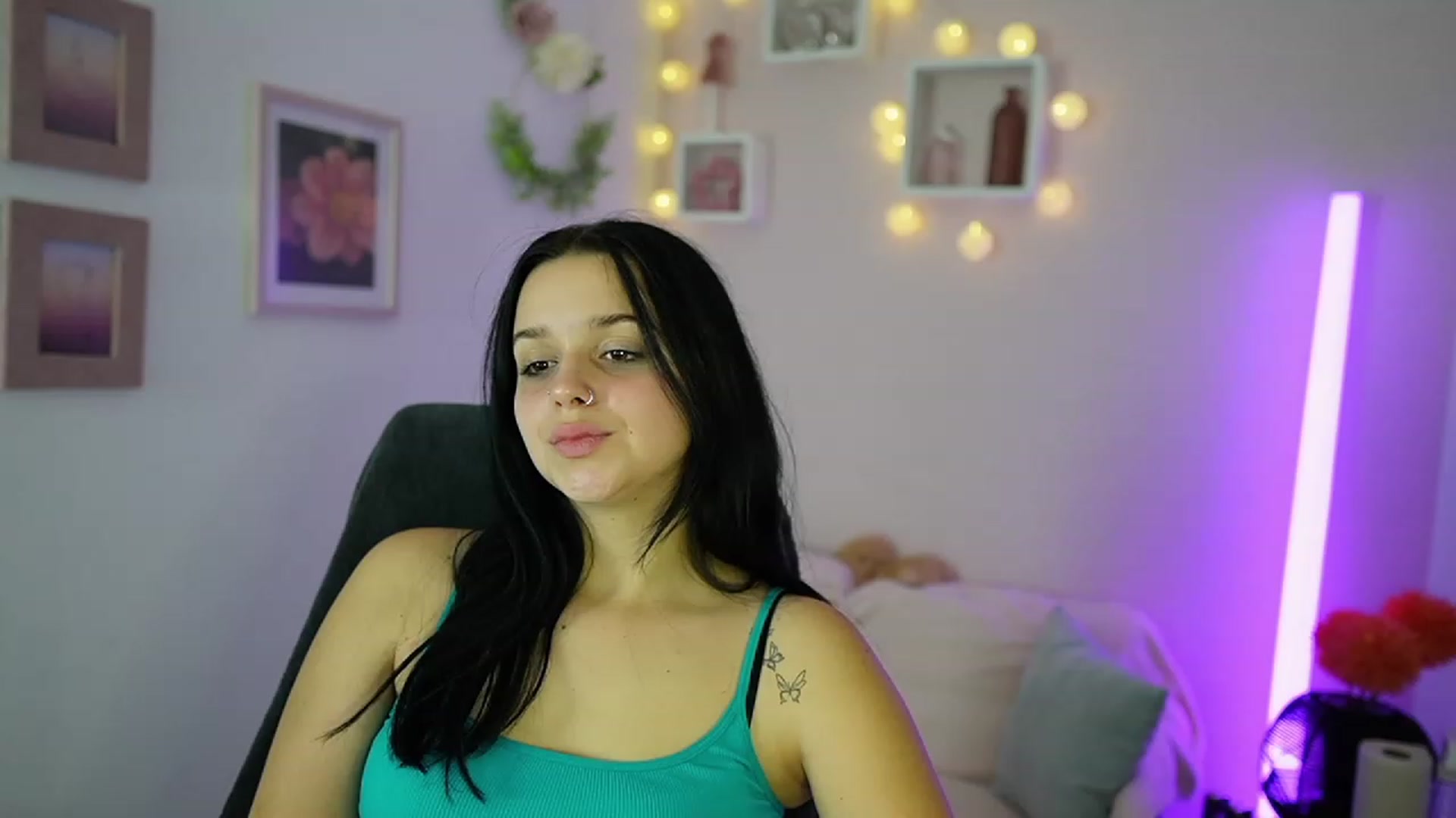 Gallery image thumbnail from Sola_Zola18's myfreecams stream on, 10/21/2023, 22:28 image 13 of 20