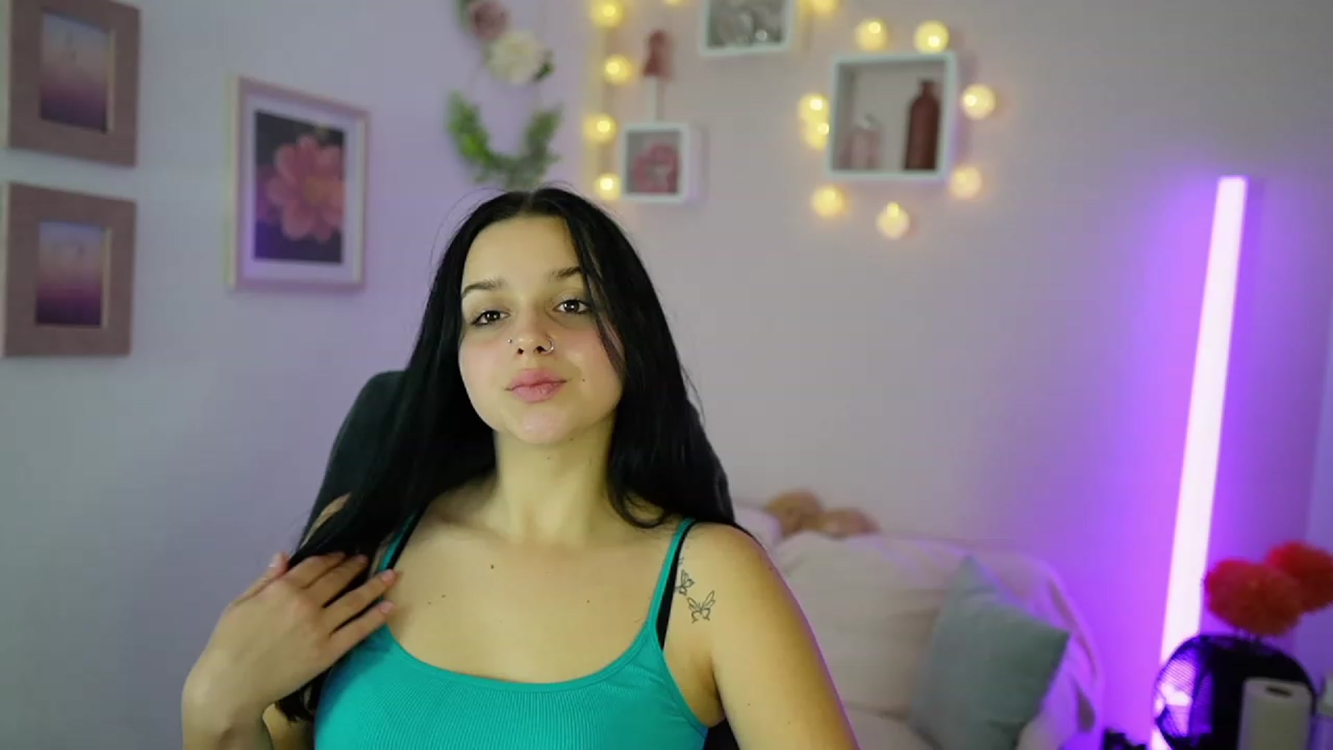 Gallery image thumbnail from Sola_Zola18's myfreecams stream on, 10/21/2023, 22:28 image 6 of 20