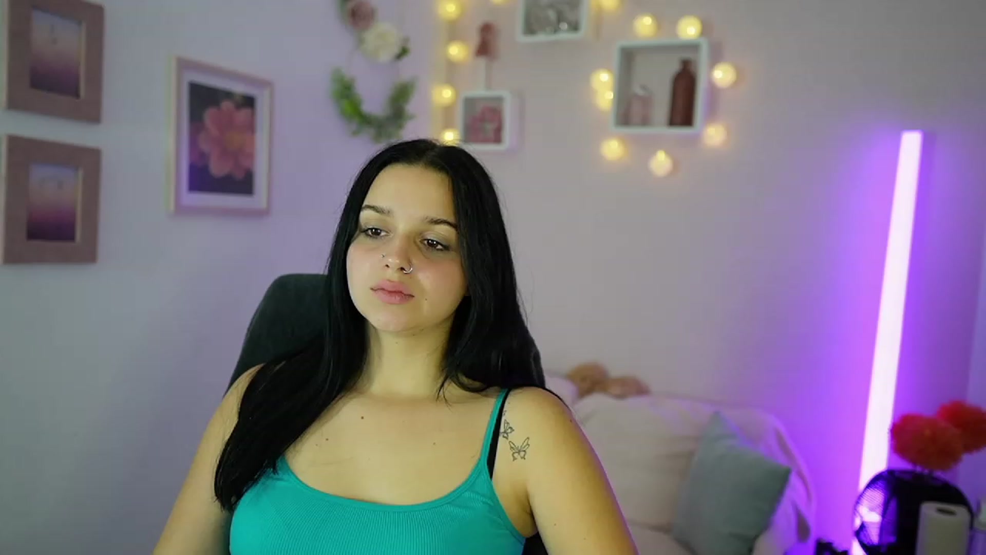 Gallery image thumbnail from Sola_Zola18's myfreecams stream on, 10/21/2023, 22:28 image 7 of 20