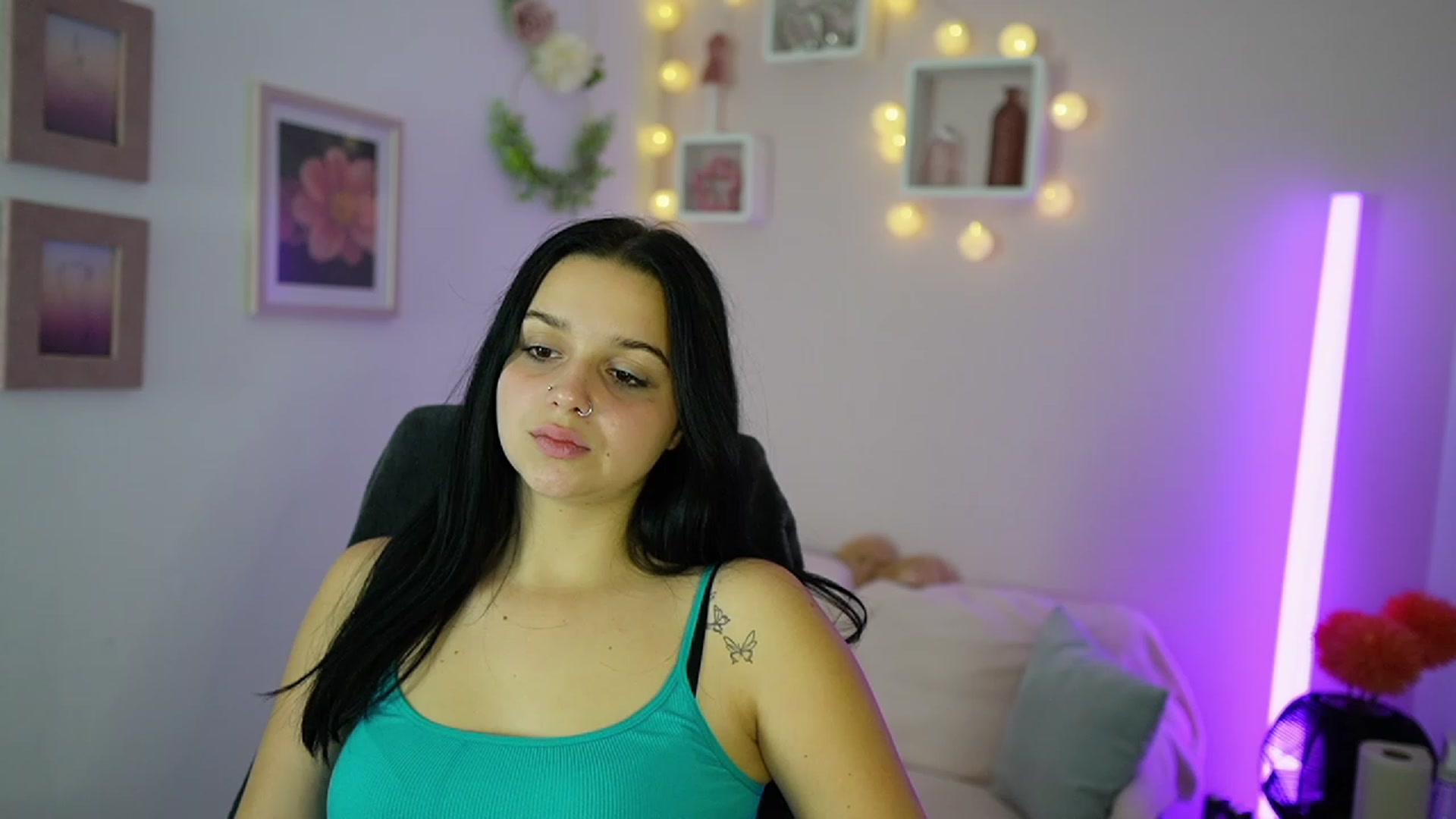 Gallery image thumbnail from Sola_Zola18's myfreecams stream on, 10/21/2023, 22:28 image 15 of 20