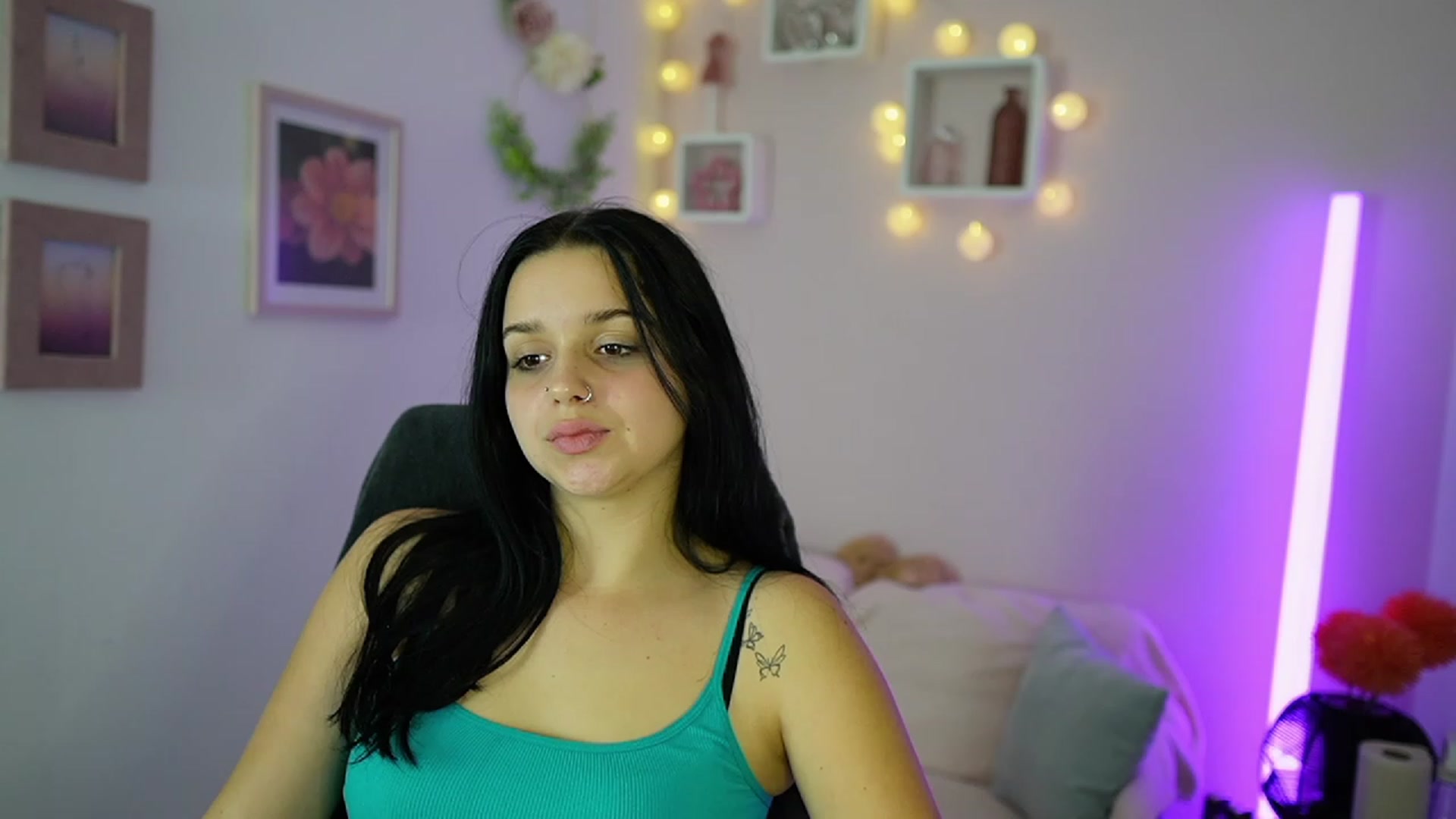 Gallery image thumbnail from Sola_Zola18's myfreecams stream on, 10/21/2023, 22:28 image 3 of 20