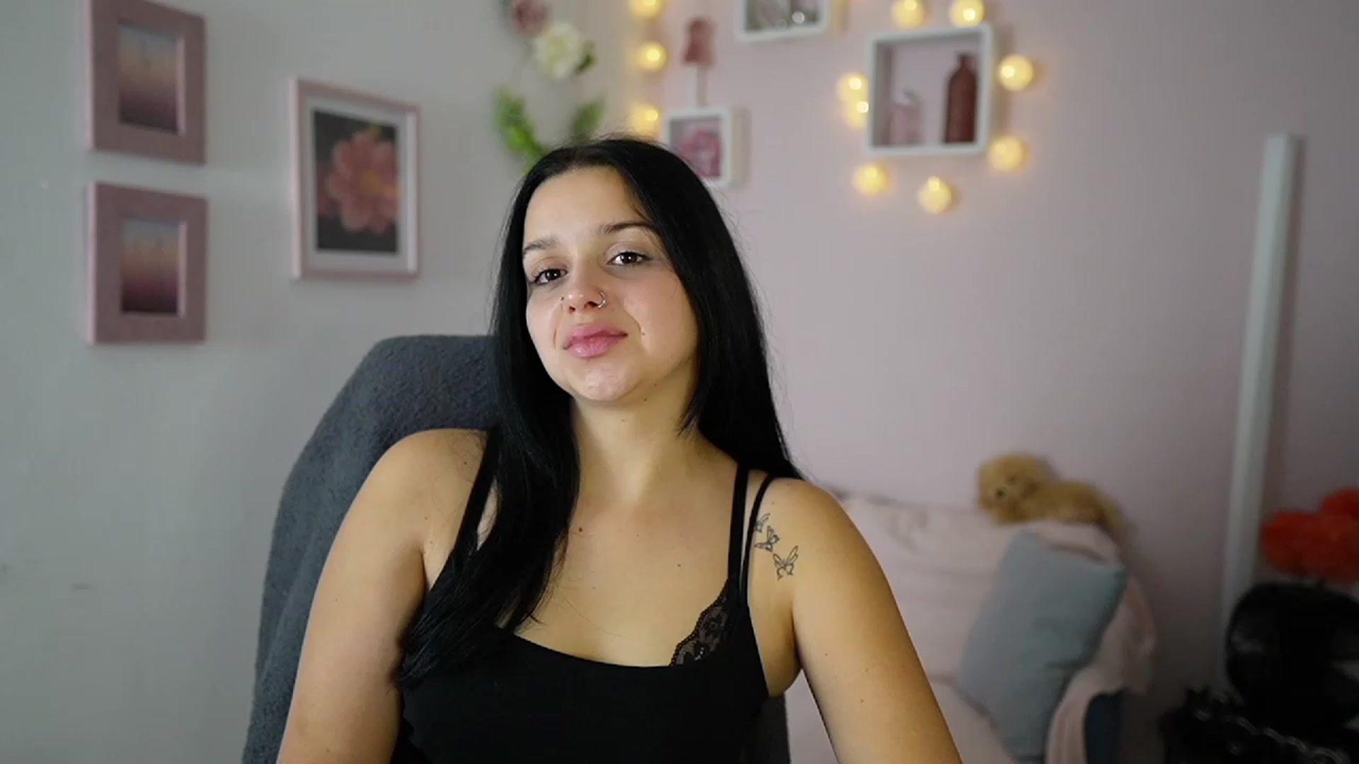Gallery image thumbnail from Sola_Zola18's myfreecams stream on, 10/23/2023, 21:52 image 6 of 20