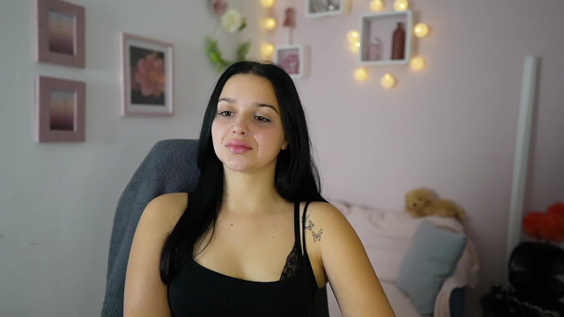 Gallery image thumbnail from Sola_Zola18's myfreecams stream on, 10/23/2023, 21:52 image 17 of 20