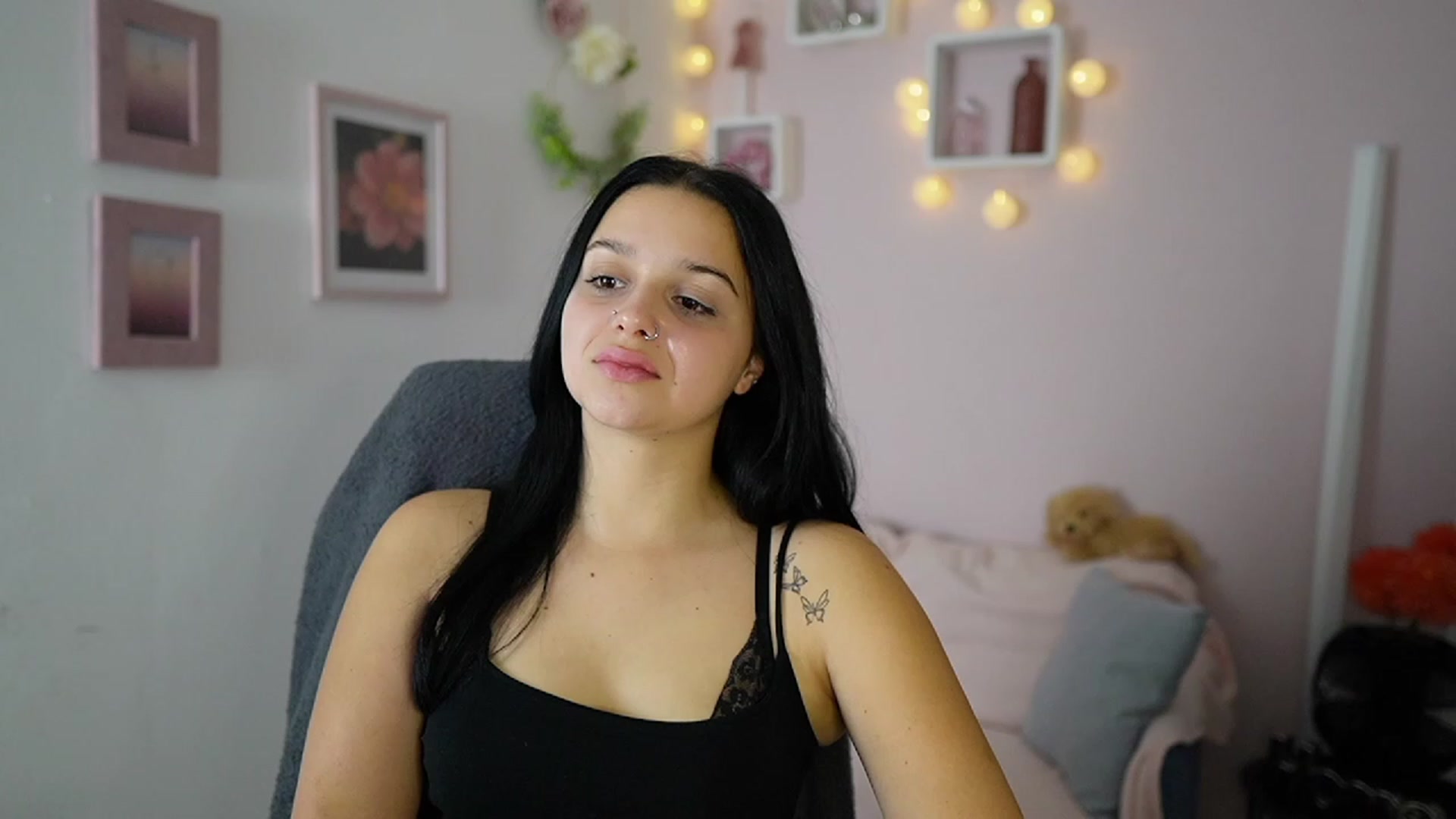 Gallery image thumbnail from Sola_Zola18's myfreecams stream on, 10/23/2023, 21:52 image 15 of 20