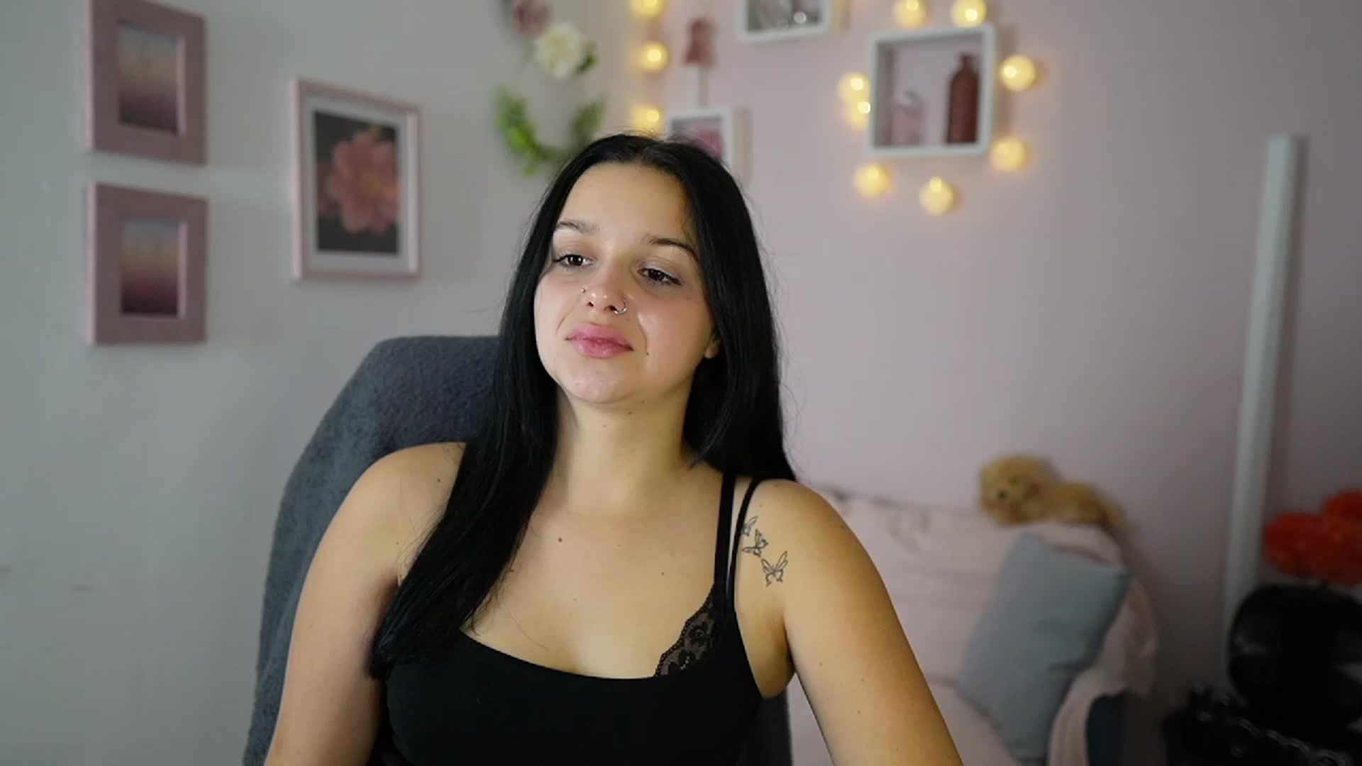 Gallery image thumbnail from Sola_Zola18's myfreecams stream on, 10/23/2023, 21:52 image 5 of 20