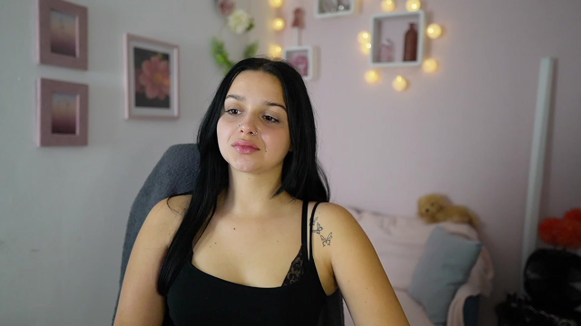 Gallery image thumbnail from Sola_Zola18's myfreecams stream on, 10/23/2023, 21:52 image 13 of 20