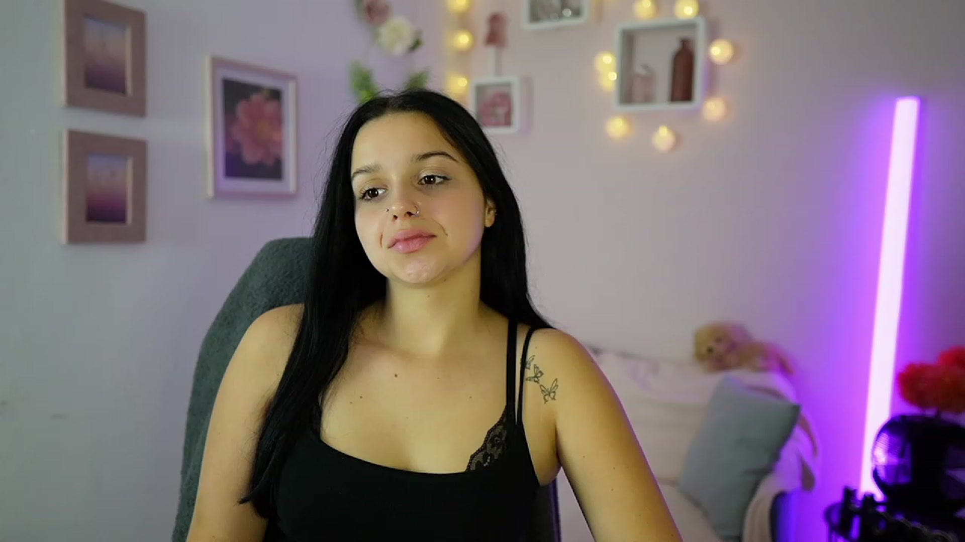 Gallery image thumbnail from Sola_Zola18's myfreecams stream on, 10/23/2023, 21:52 image 1 of 20