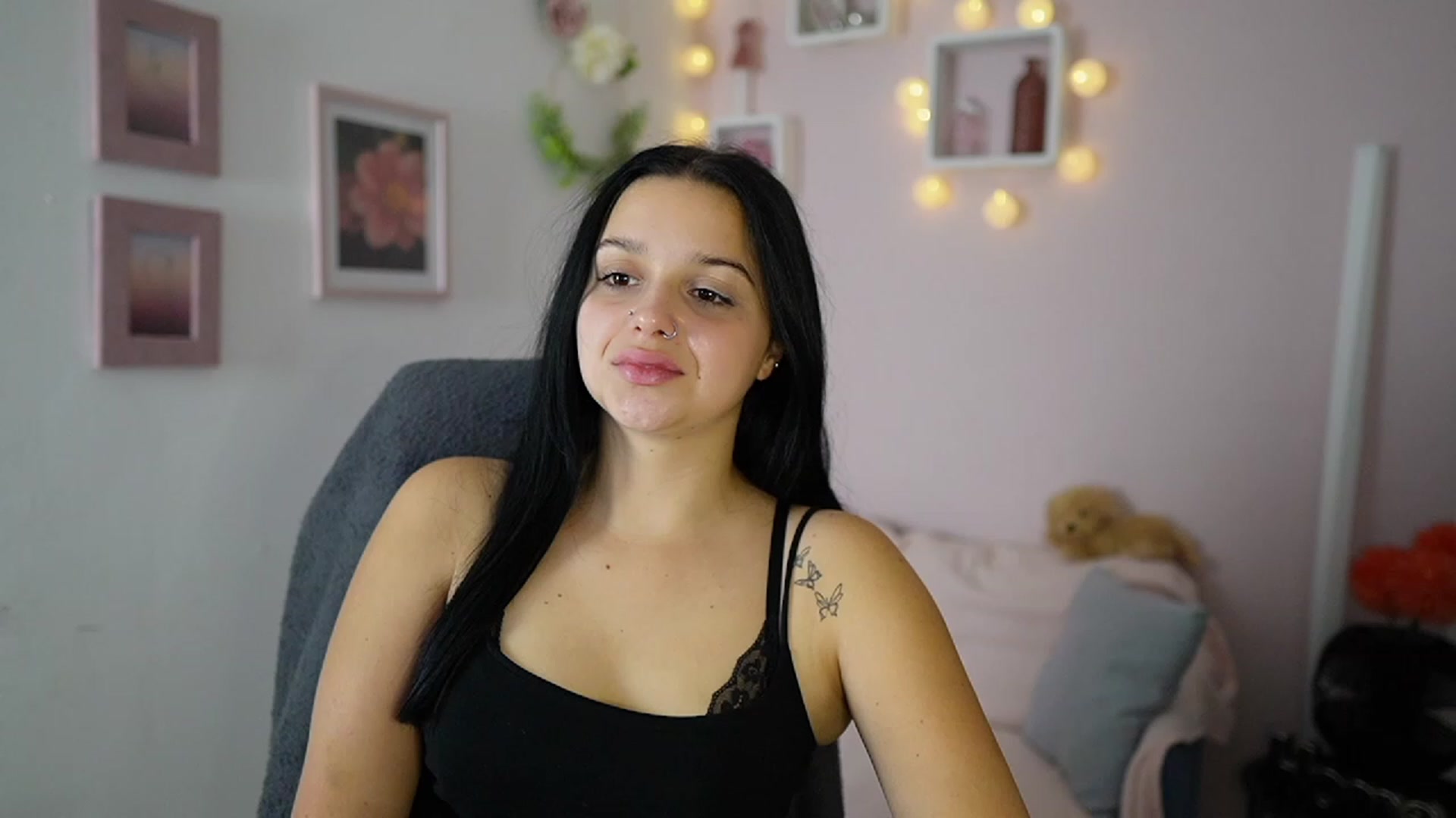 Gallery image thumbnail from Sola_Zola18's myfreecams stream on, 10/23/2023, 21:52 image 7 of 20