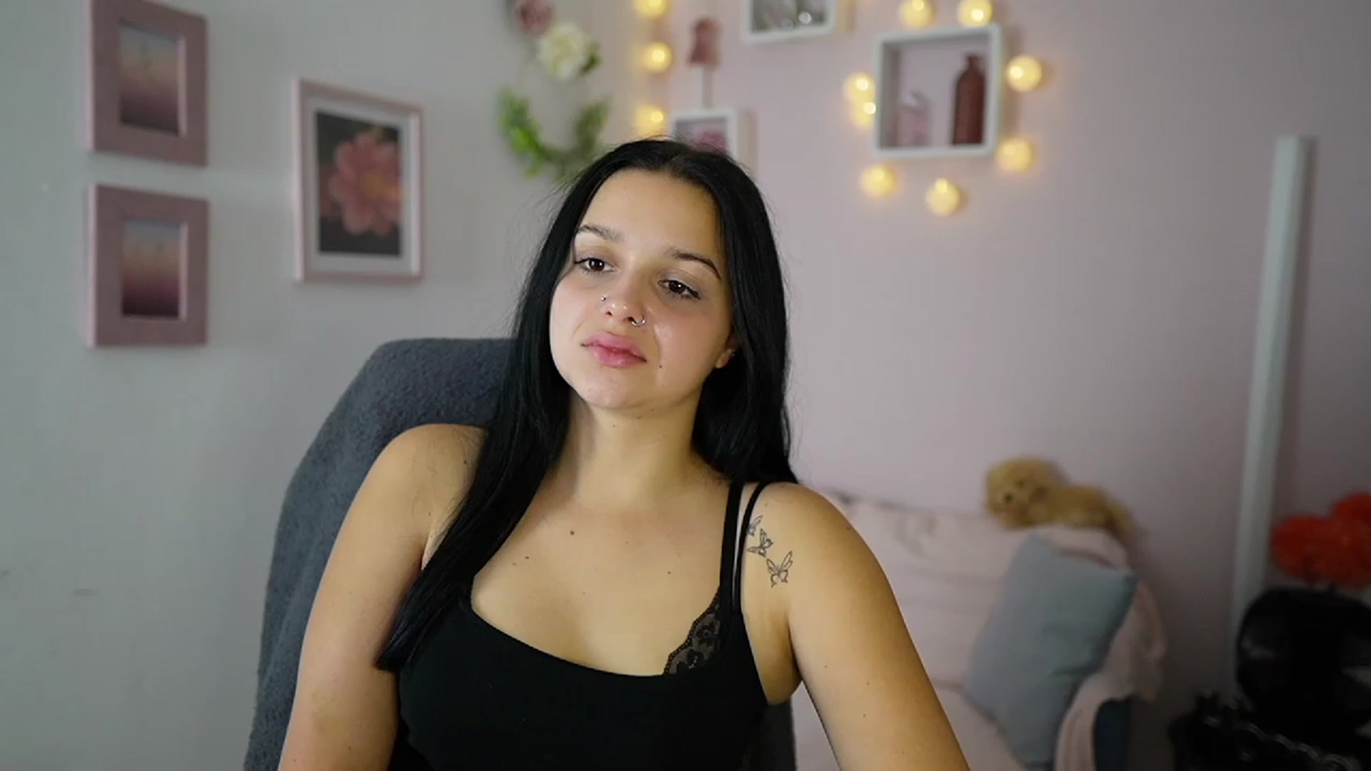 Gallery image thumbnail from Sola_Zola18's myfreecams stream on, 10/23/2023, 21:52 image 8 of 20