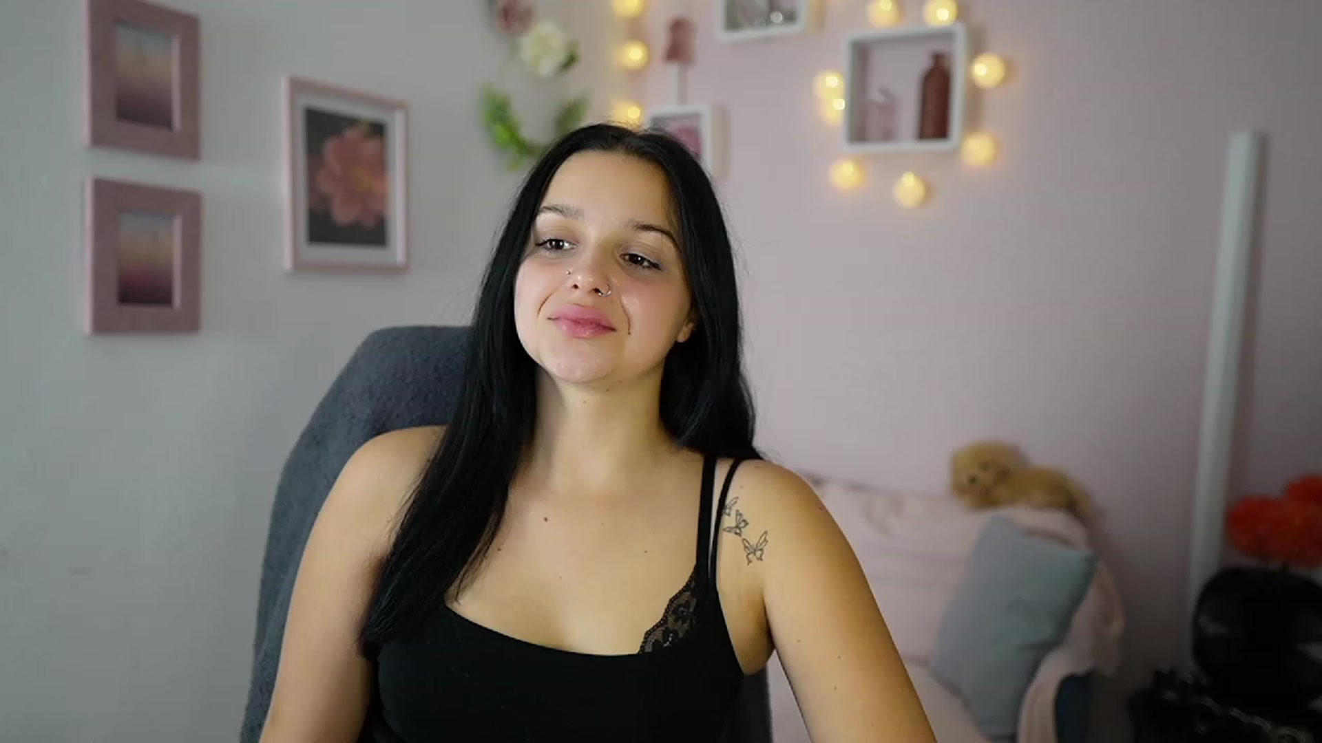 Gallery image thumbnail from Sola_Zola18's myfreecams stream on, 10/23/2023, 21:52 image 4 of 20