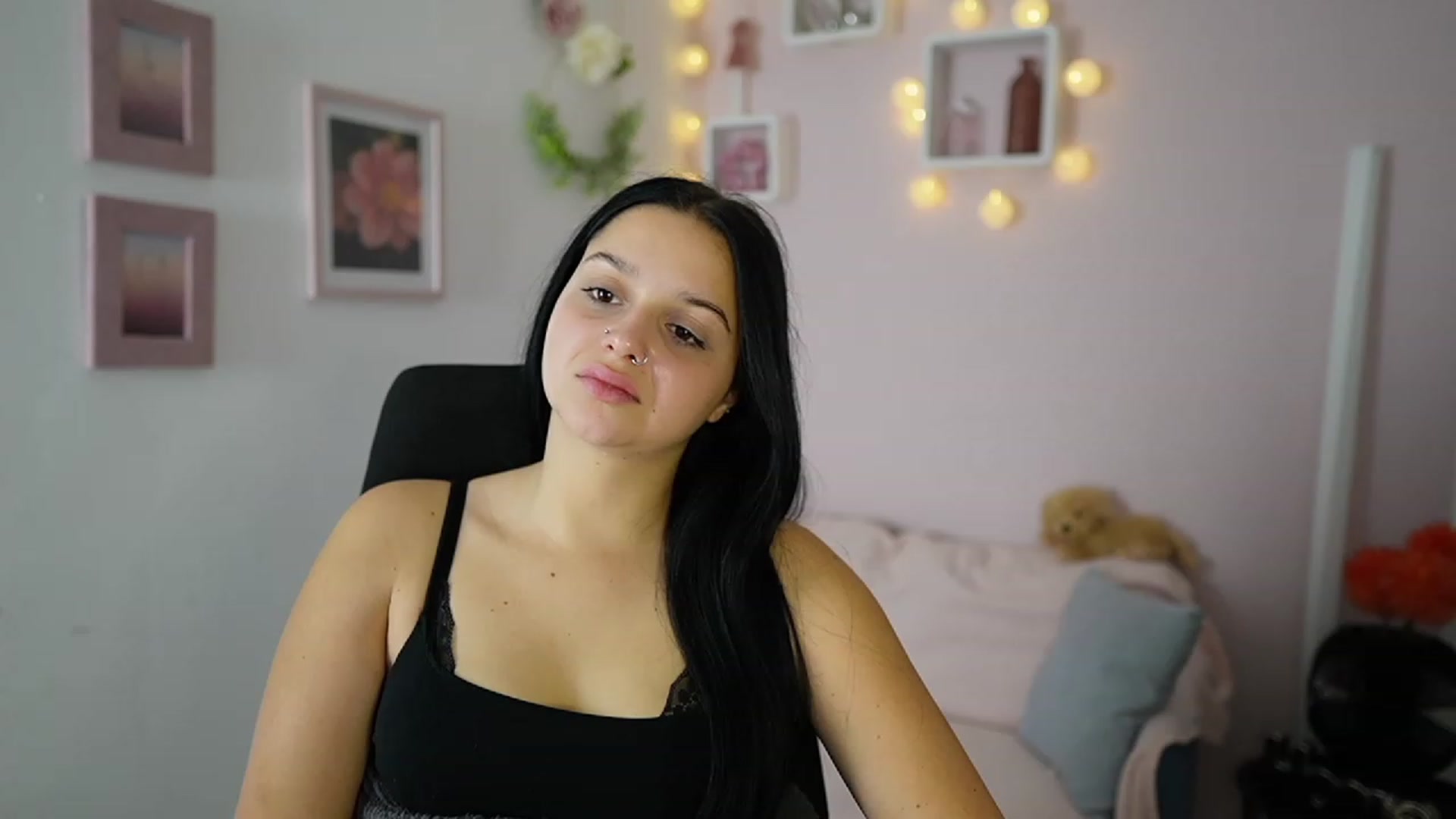 Gallery image thumbnail from Sola_Zola18's myfreecams stream on, 10/23/2023, 22:45 image 6 of 20