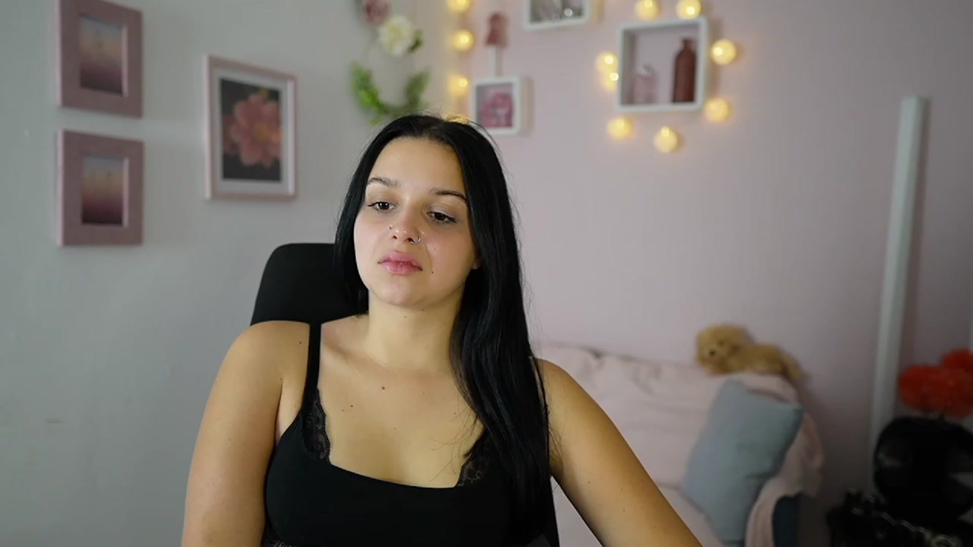 Gallery image thumbnail from Sola_Zola18's myfreecams stream on, 10/23/2023, 22:45 image 12 of 20