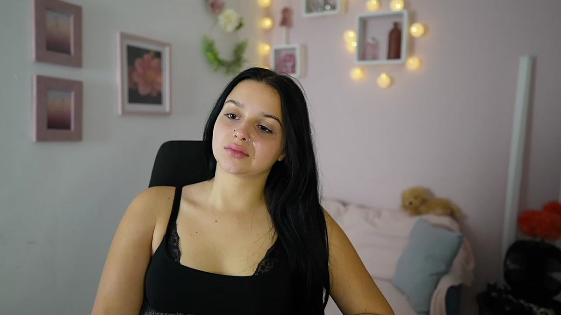 Gallery image thumbnail from Sola_Zola18's myfreecams stream on, 10/23/2023, 22:45 image 17 of 20