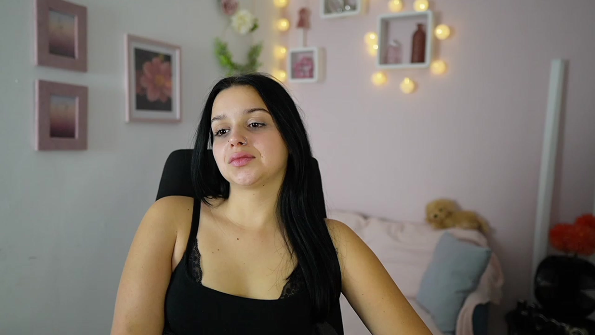 Gallery image thumbnail from Sola_Zola18's myfreecams stream on, 10/23/2023, 22:45 image 15 of 20