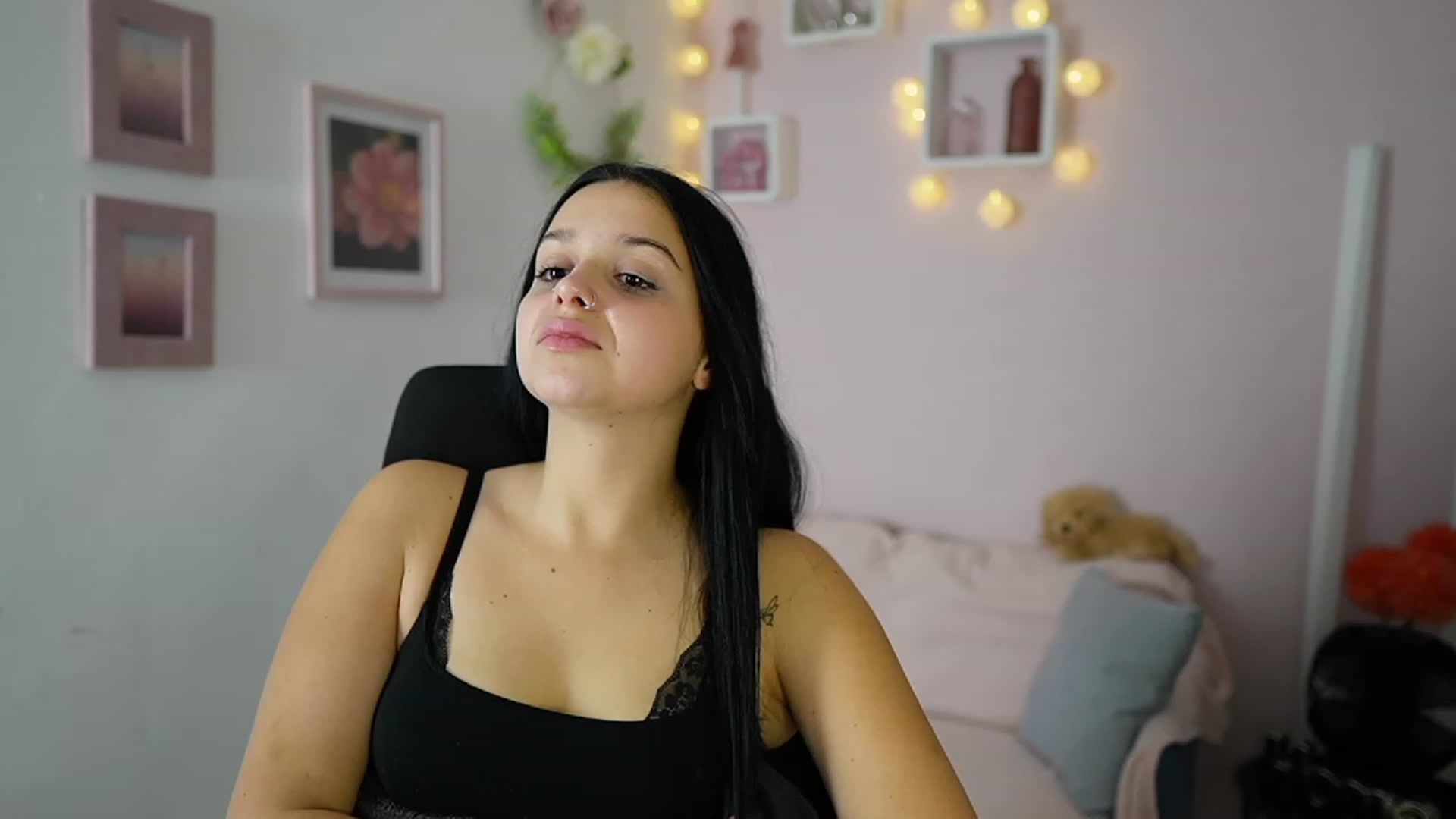 Gallery image thumbnail from Sola_Zola18's myfreecams stream on, 10/23/2023, 22:45 image 5 of 20
