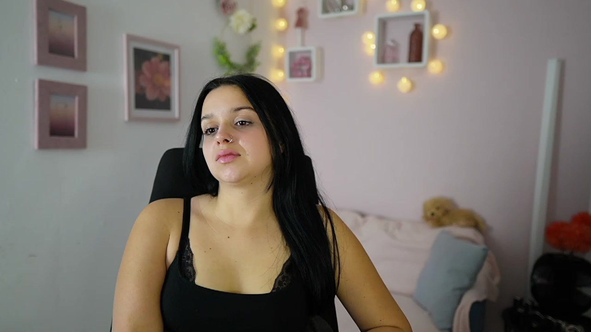 Gallery image thumbnail from Sola_Zola18's myfreecams stream on, 10/23/2023, 22:45 image 19 of 20